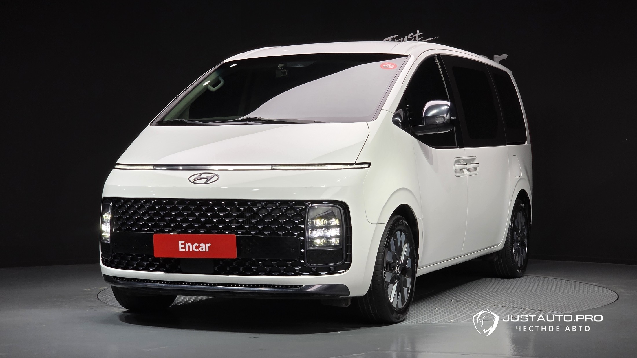 Автомобиль Hyundai Staria