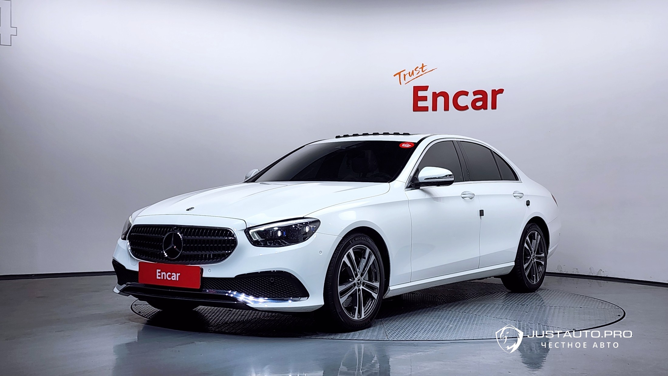 Автомобиль Mercedes-Benz E-Class