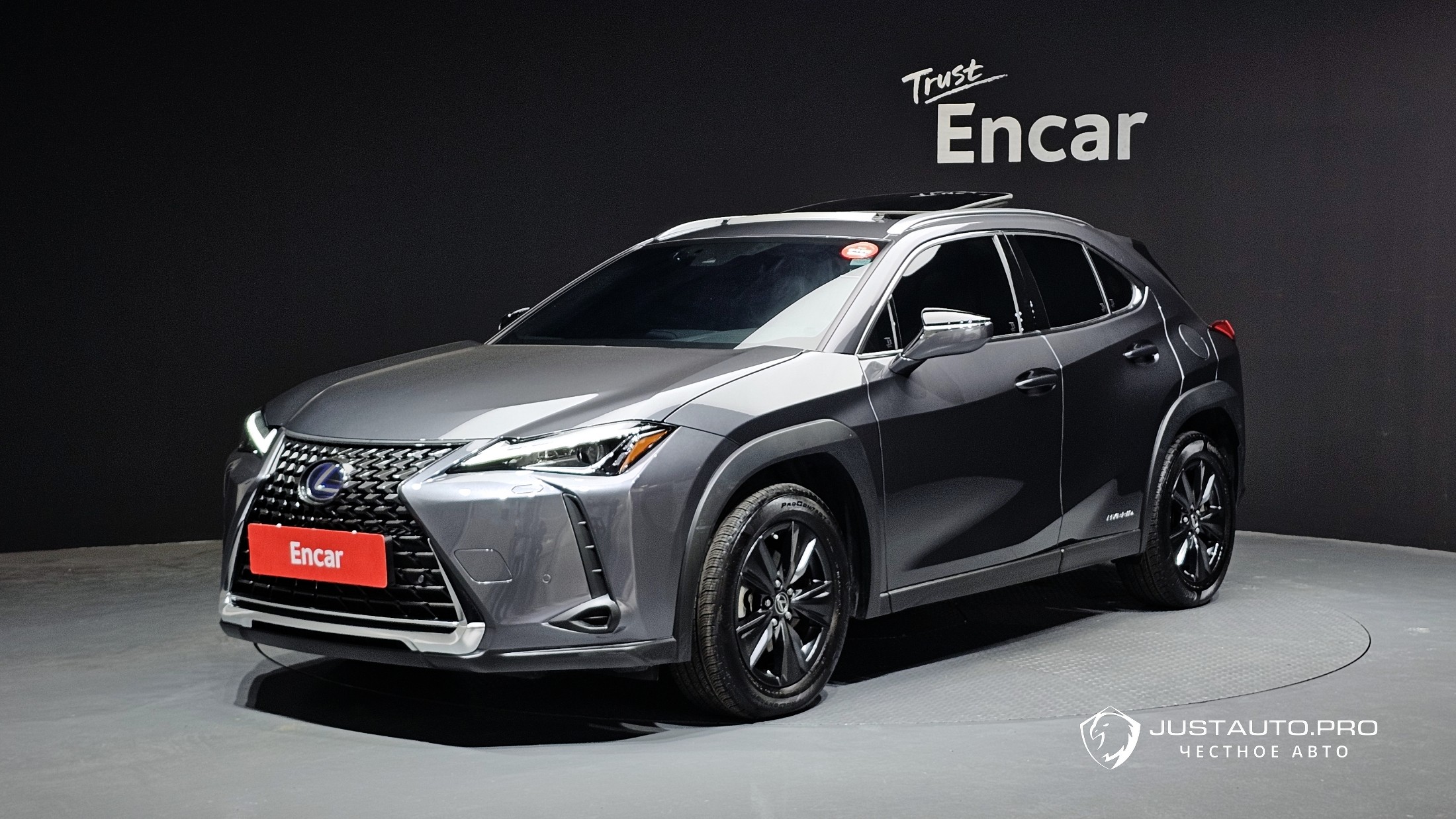 Автомобиль Lexus UX