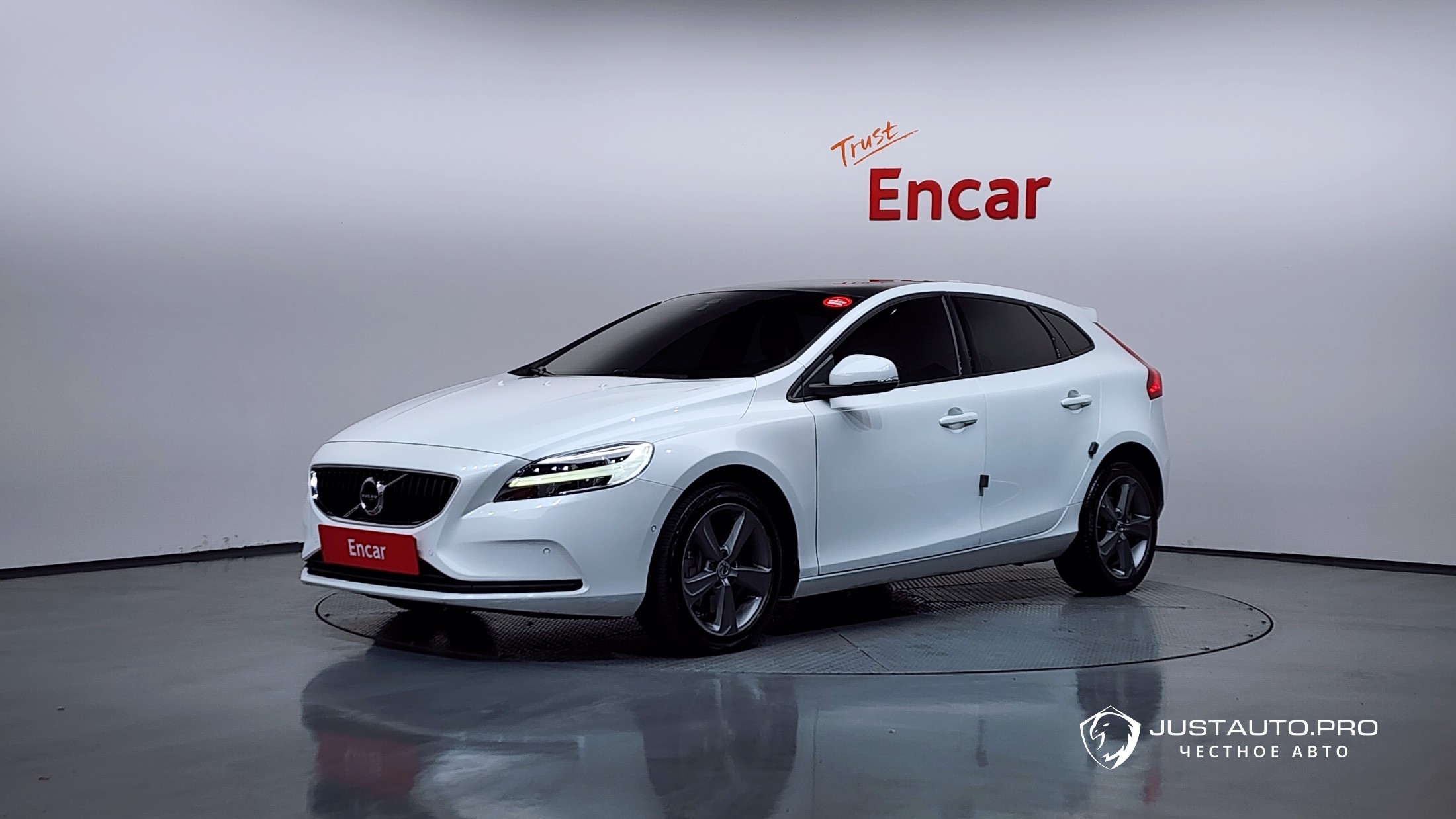 Автомобиль Volvo V40