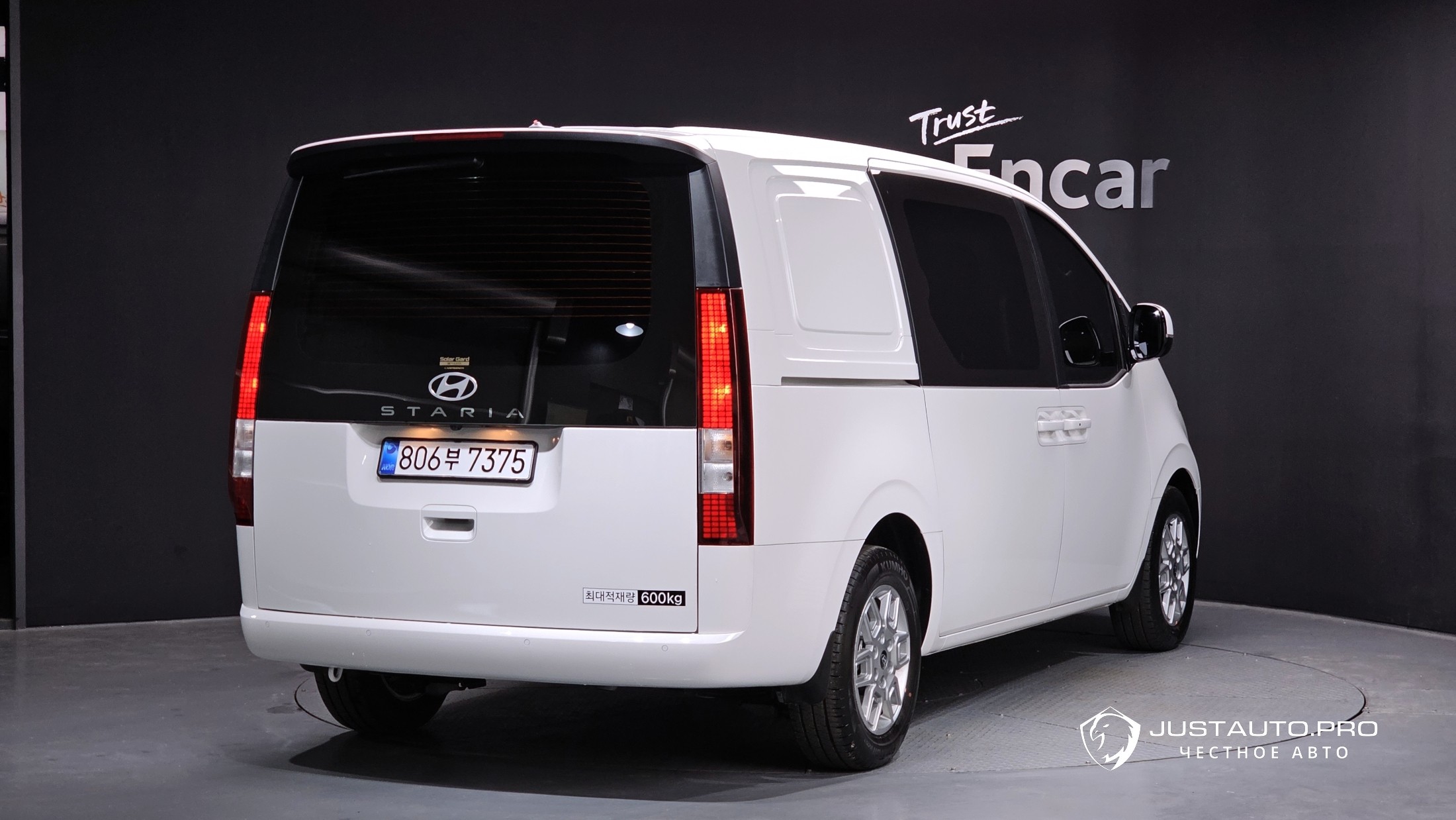 Автомобиль Hyundai Staria