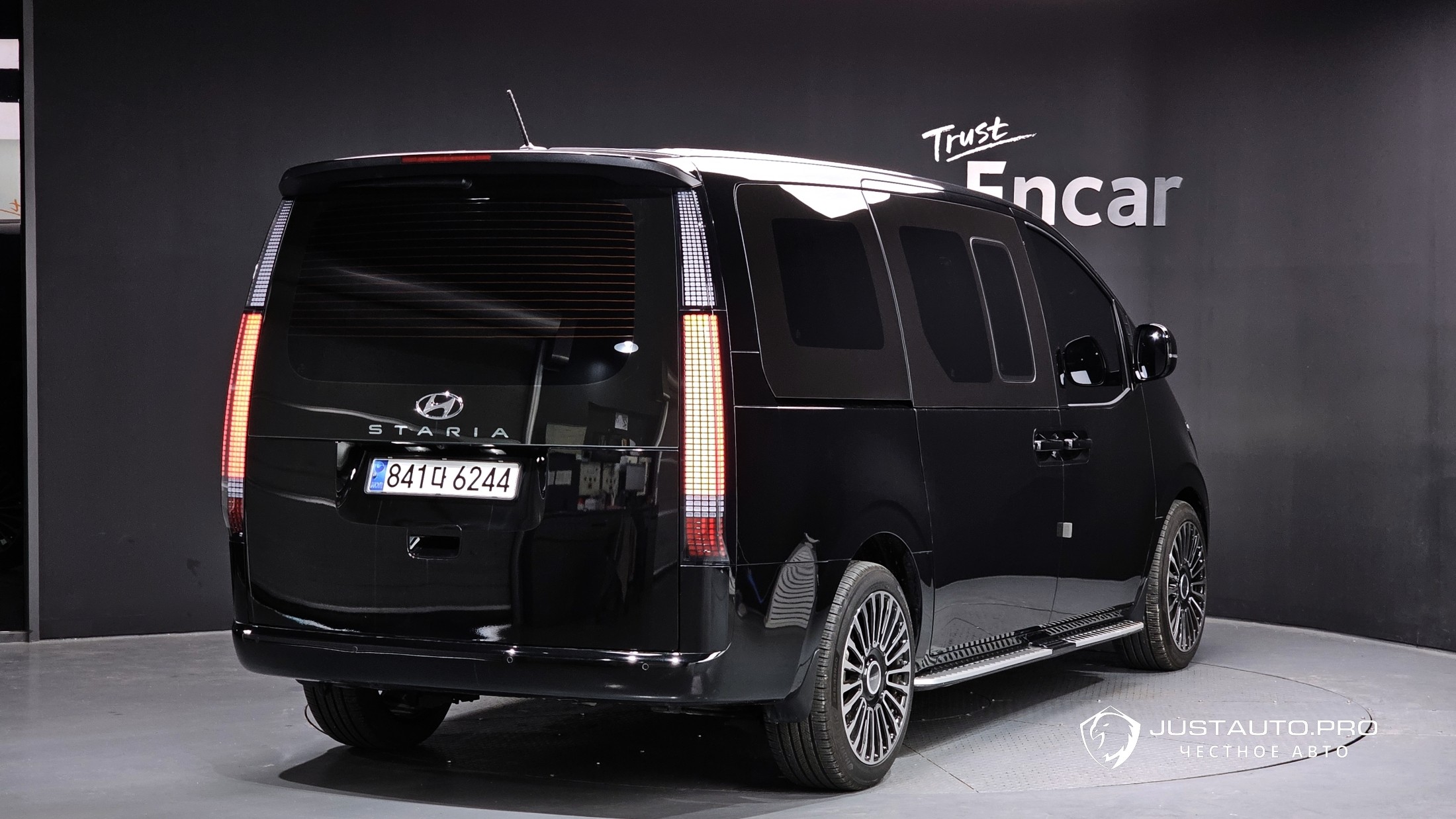 Автомобиль Hyundai Staria