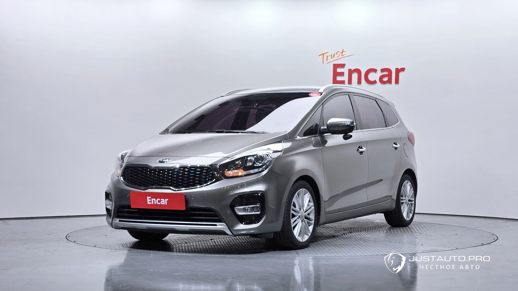 Автомобиль Kia Carens
