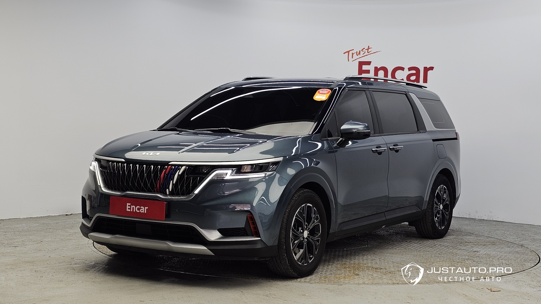 Автомобиль Kia Canival