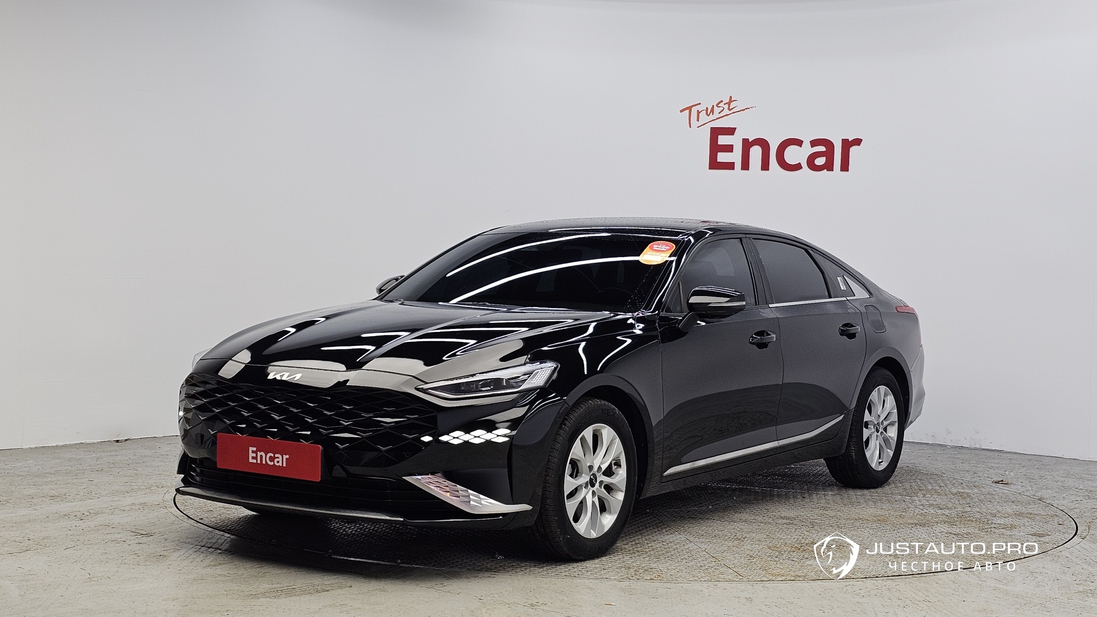 Автомобиль Kia K8