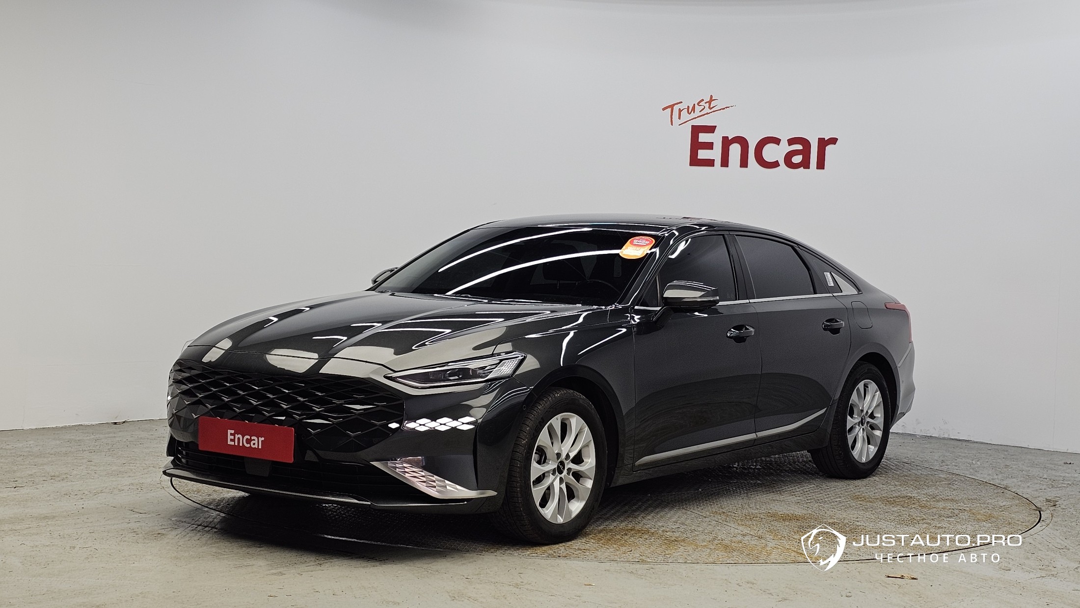 Автомобиль Kia K8