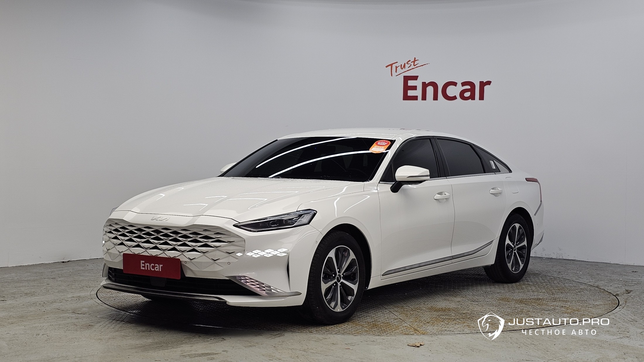 Автомобиль Kia K8