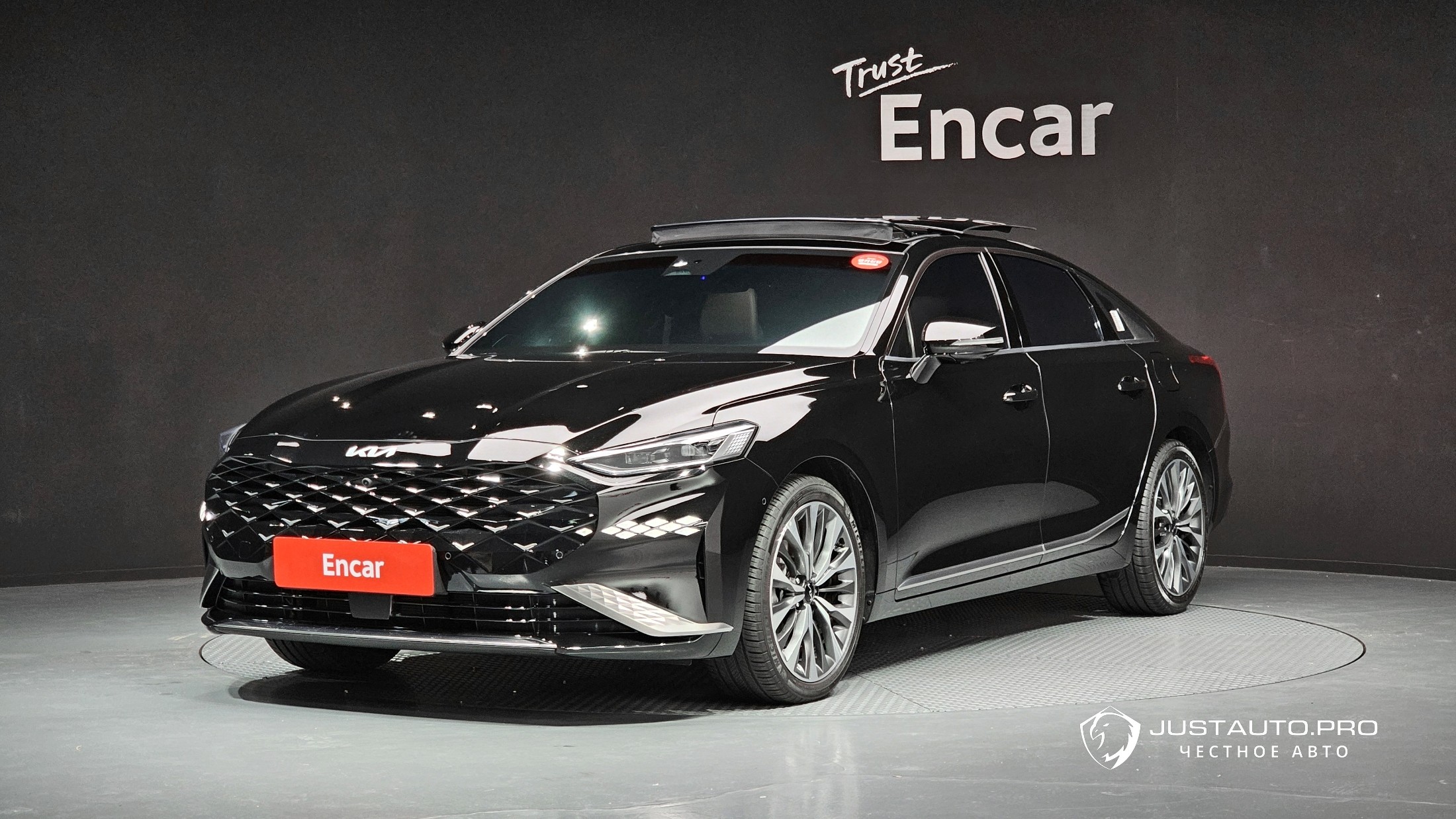 Автомобиль Kia K8