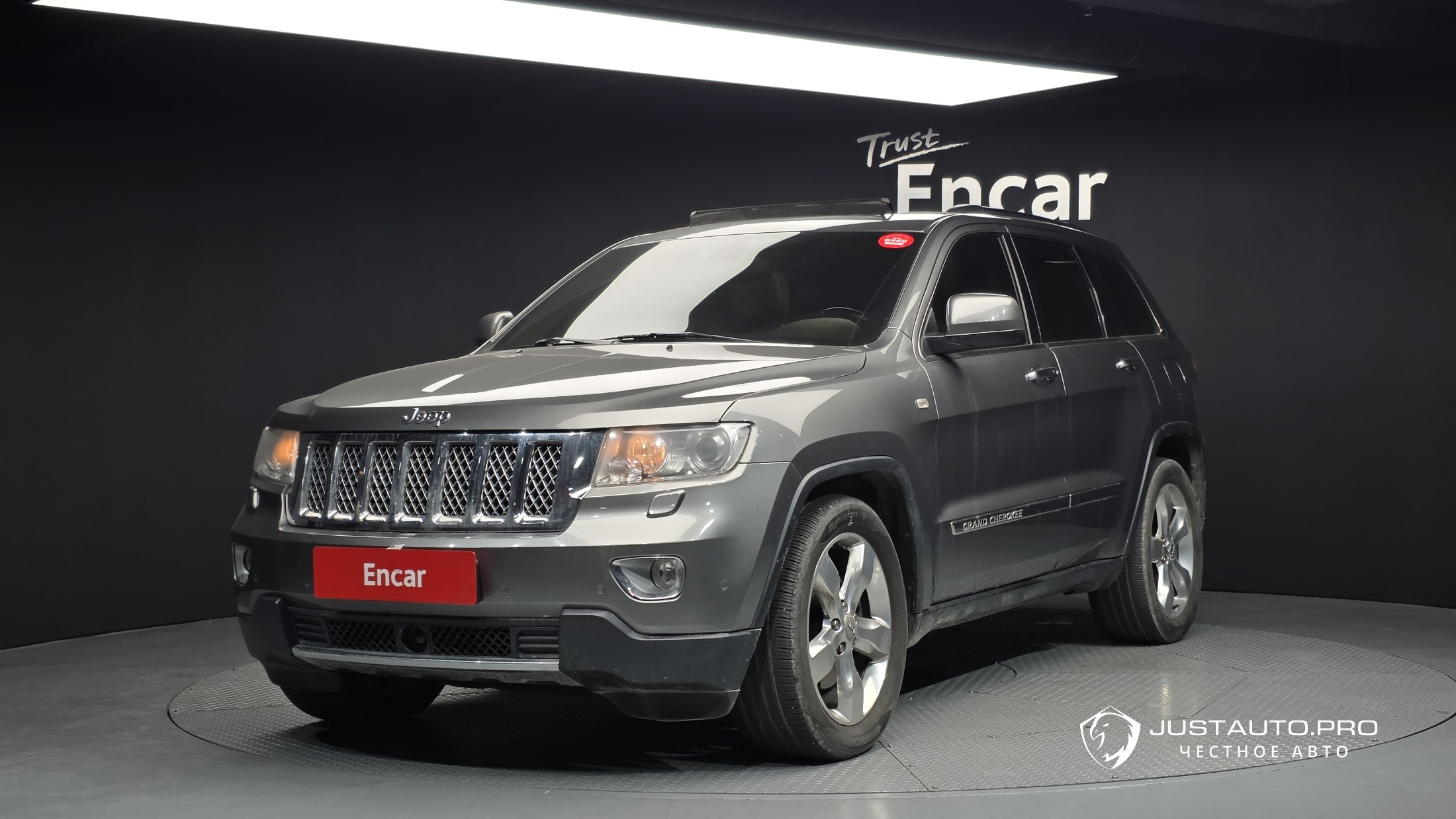 Автомобиль Jeep Cherokee