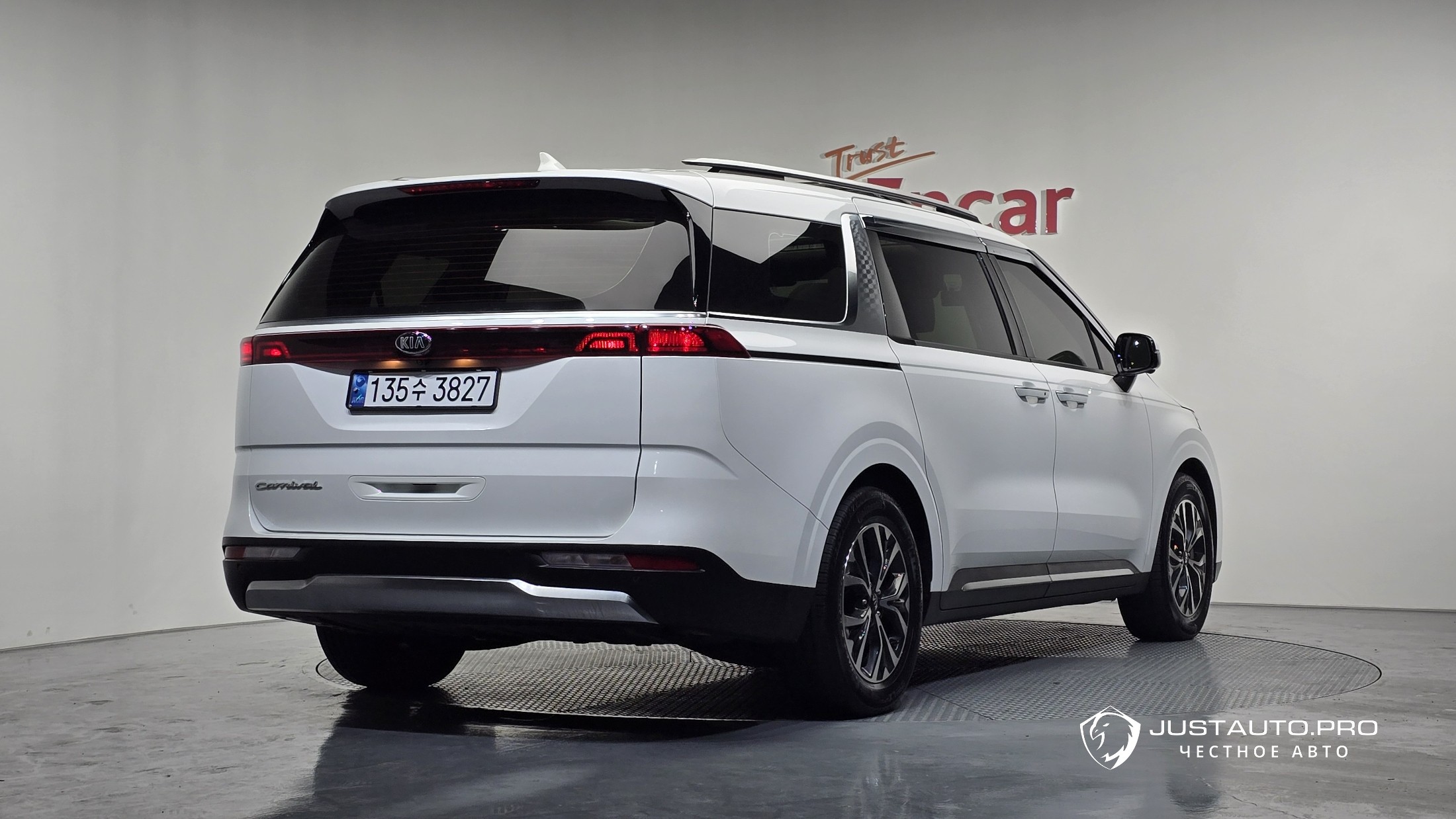 Автомобиль Kia Canival