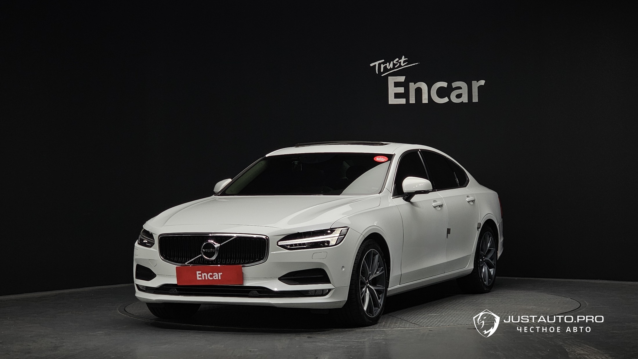 Автомобиль Volvo S90