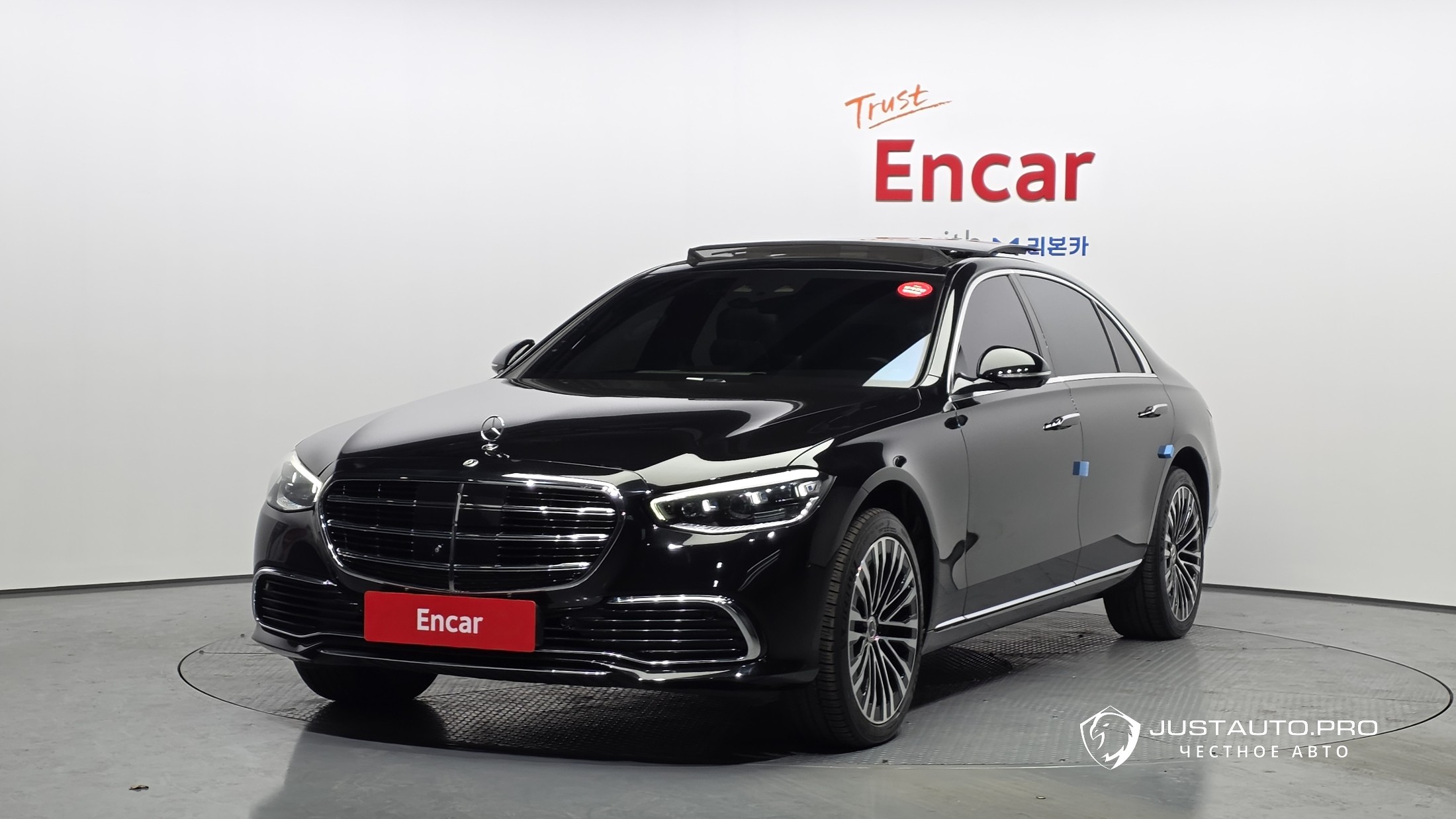 Автомобиль Mercedes-Benz S-Class