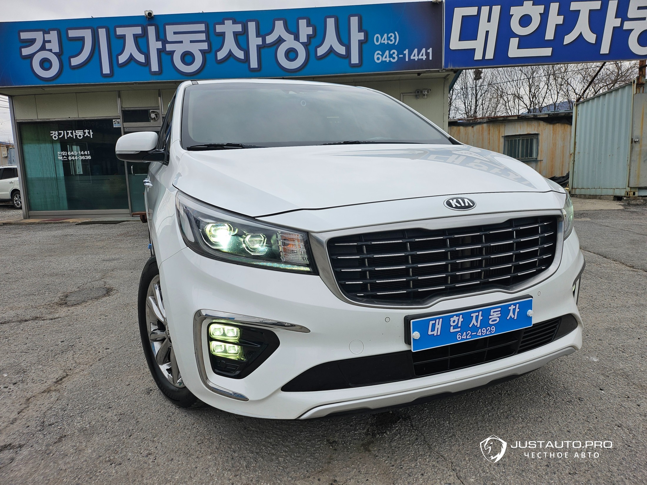 Автомобиль Kia Canival