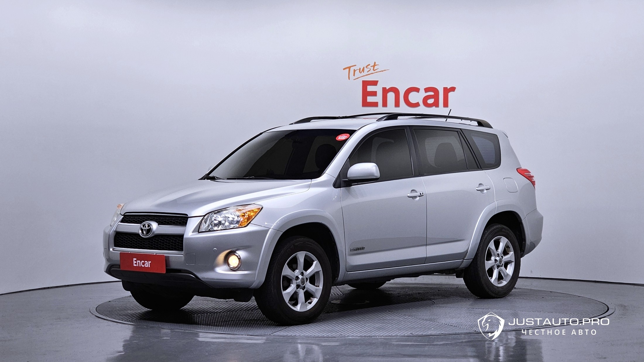 Автомобиль Toyota RAV4