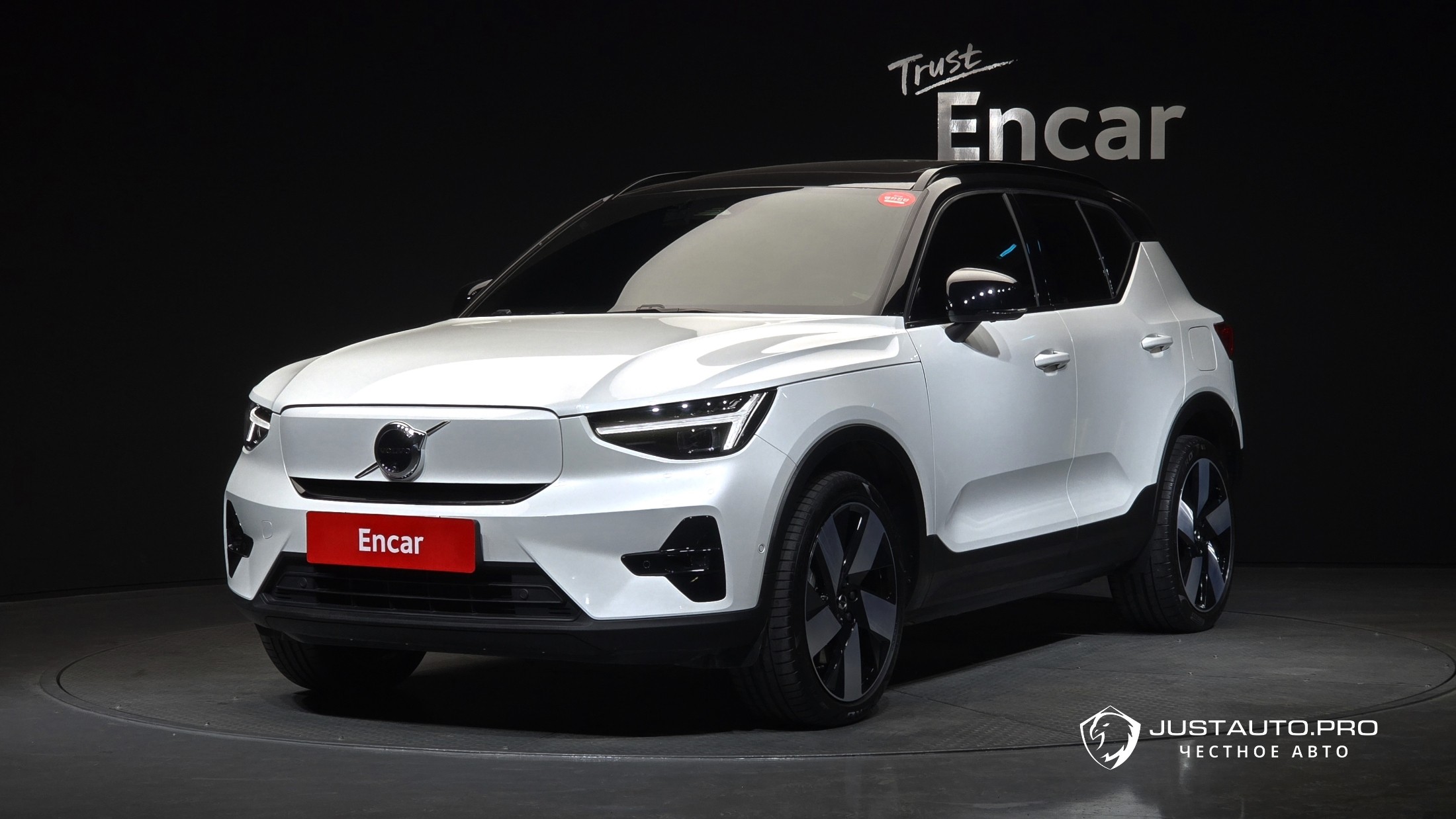 Автомобиль Volvo XC40