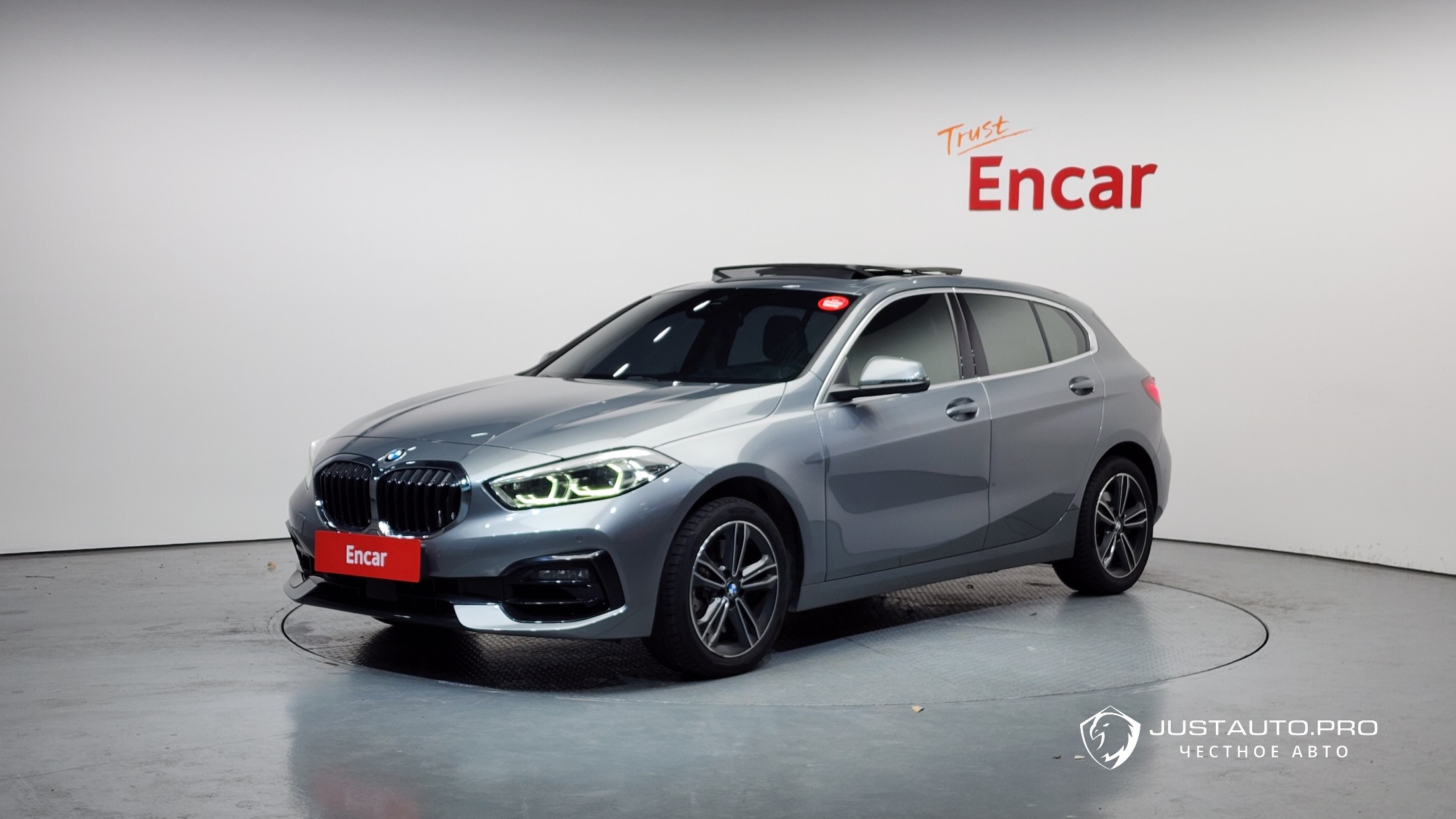 Автомобиль BMW 1-Series