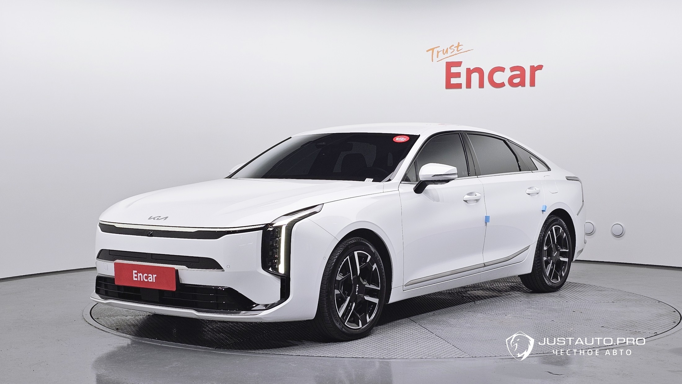 Автомобиль Kia K8