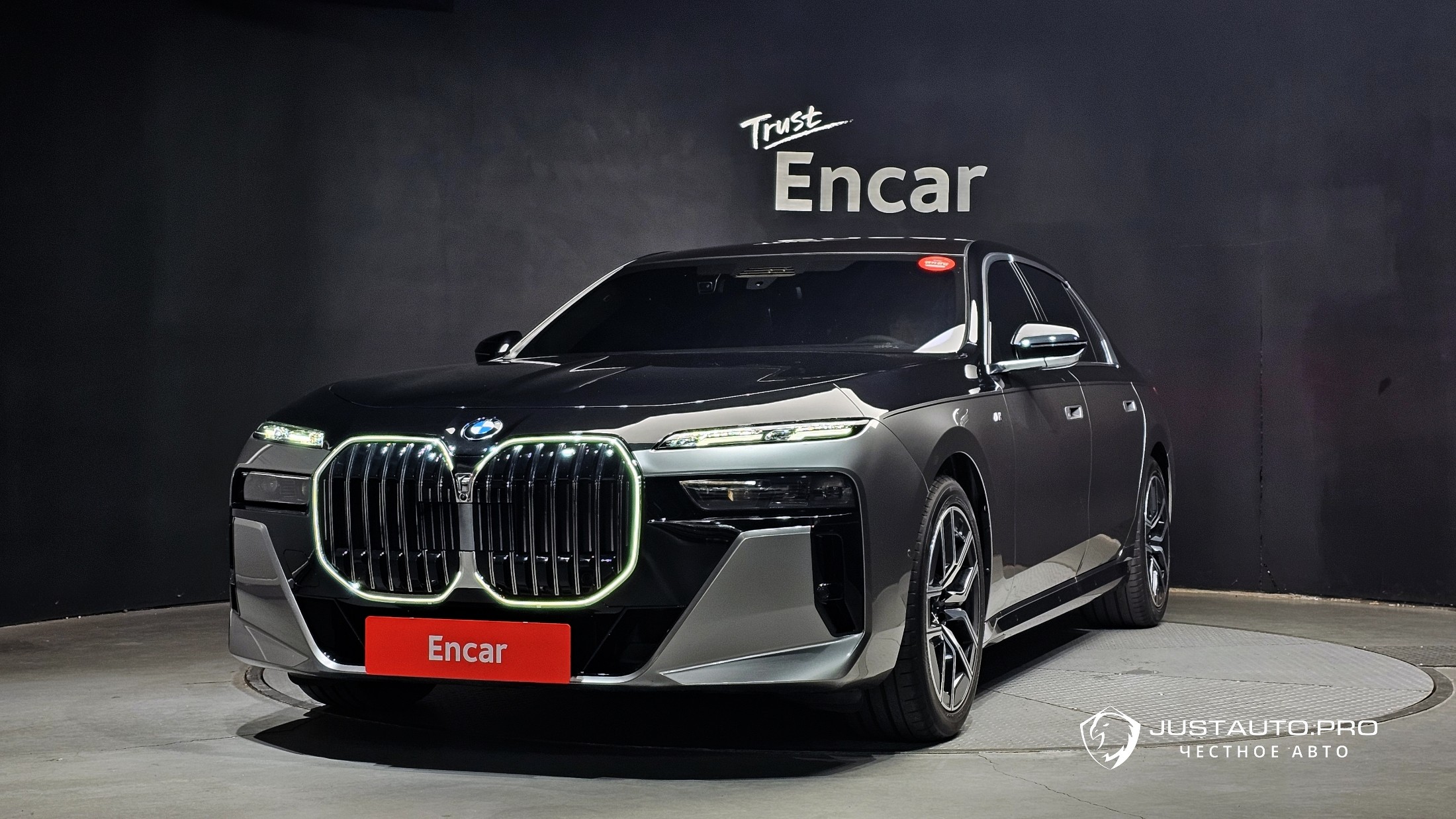 Автомобиль BMW 7-Series