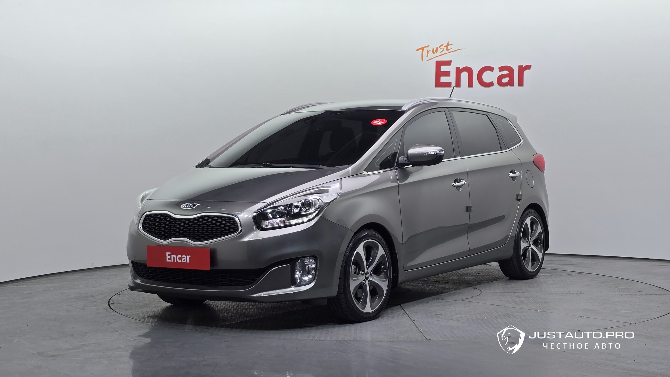 Автомобиль Kia Carens