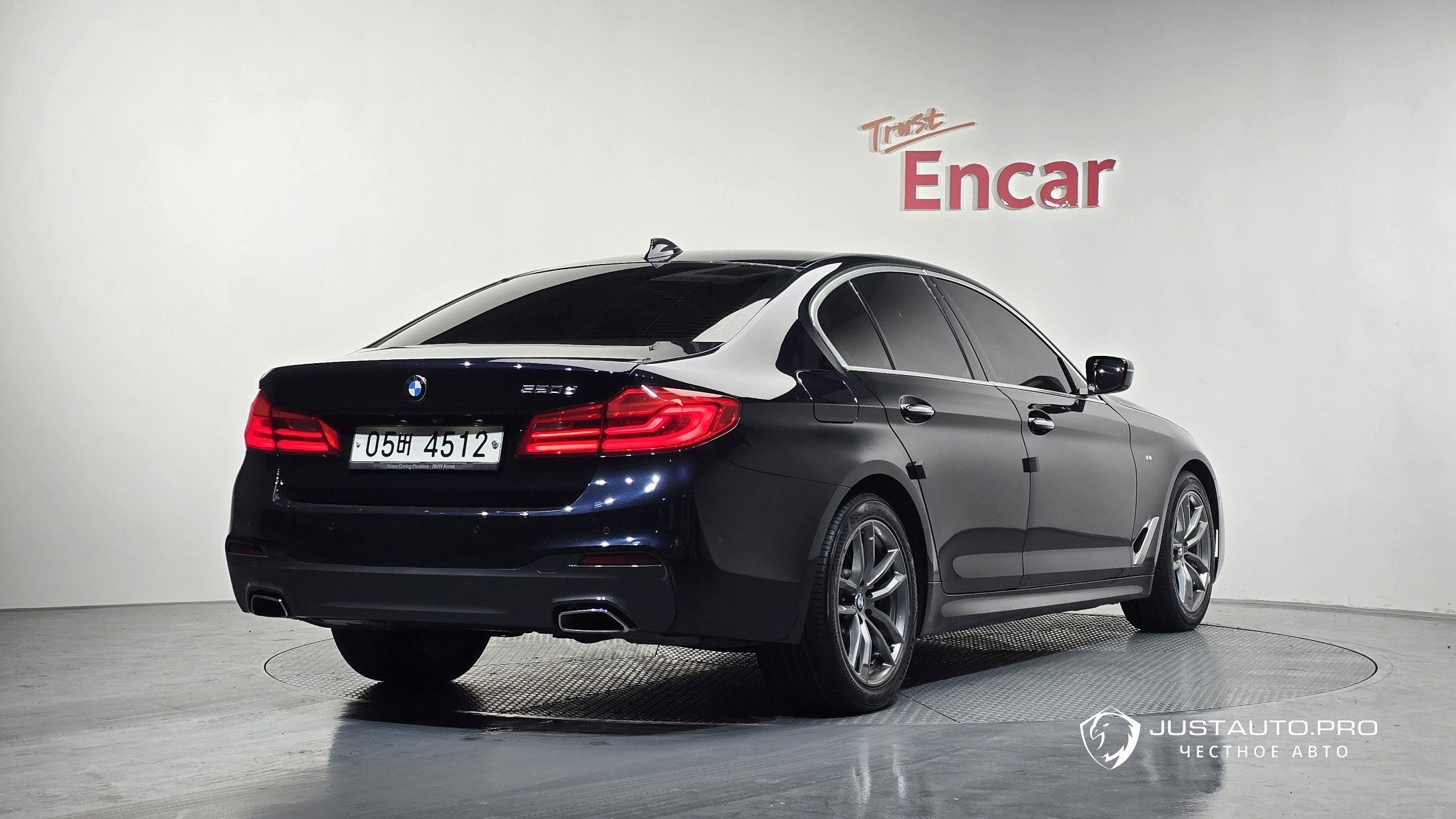 Автомобиль BMW 5-Series