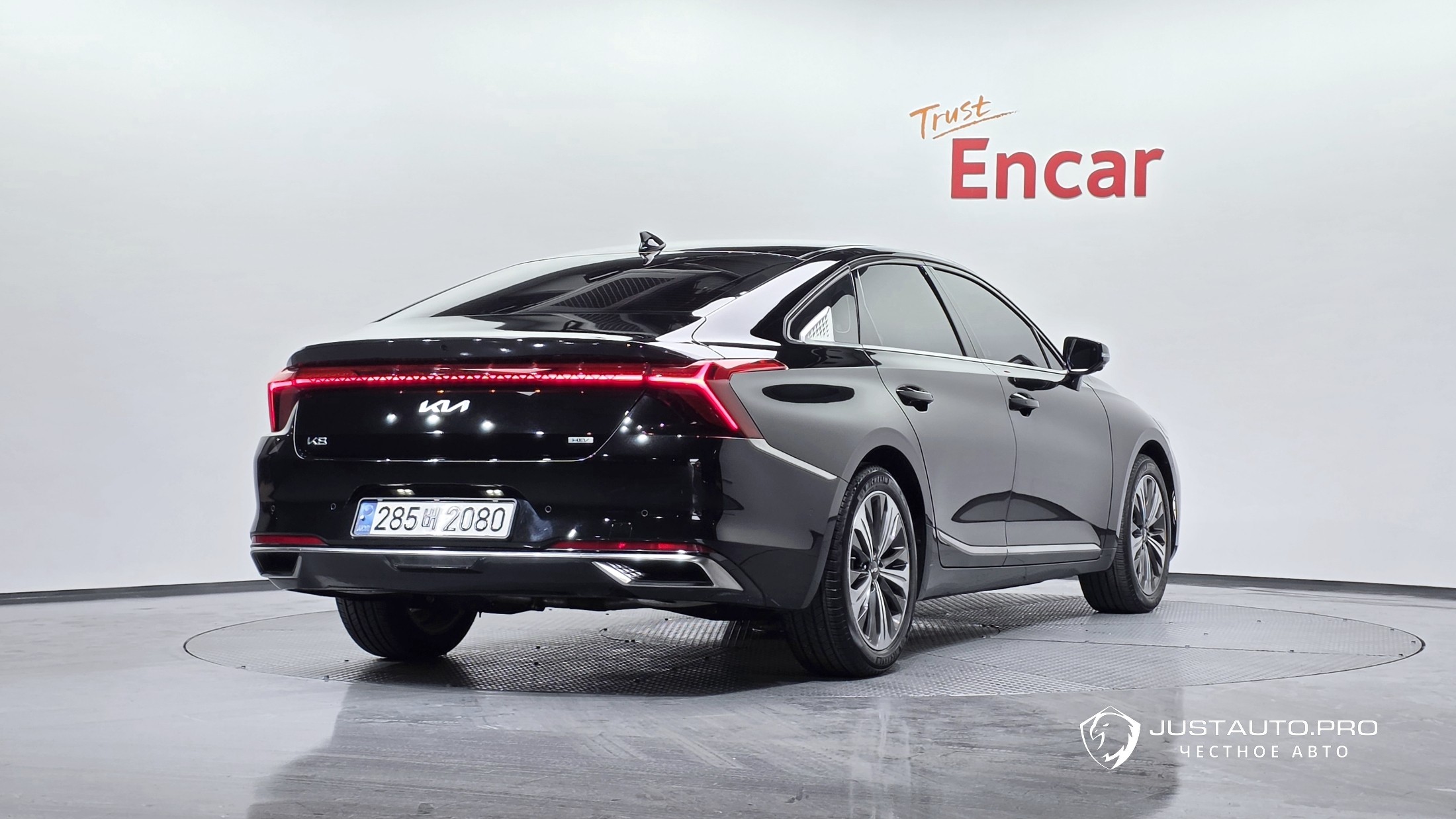Автомобиль Kia K8