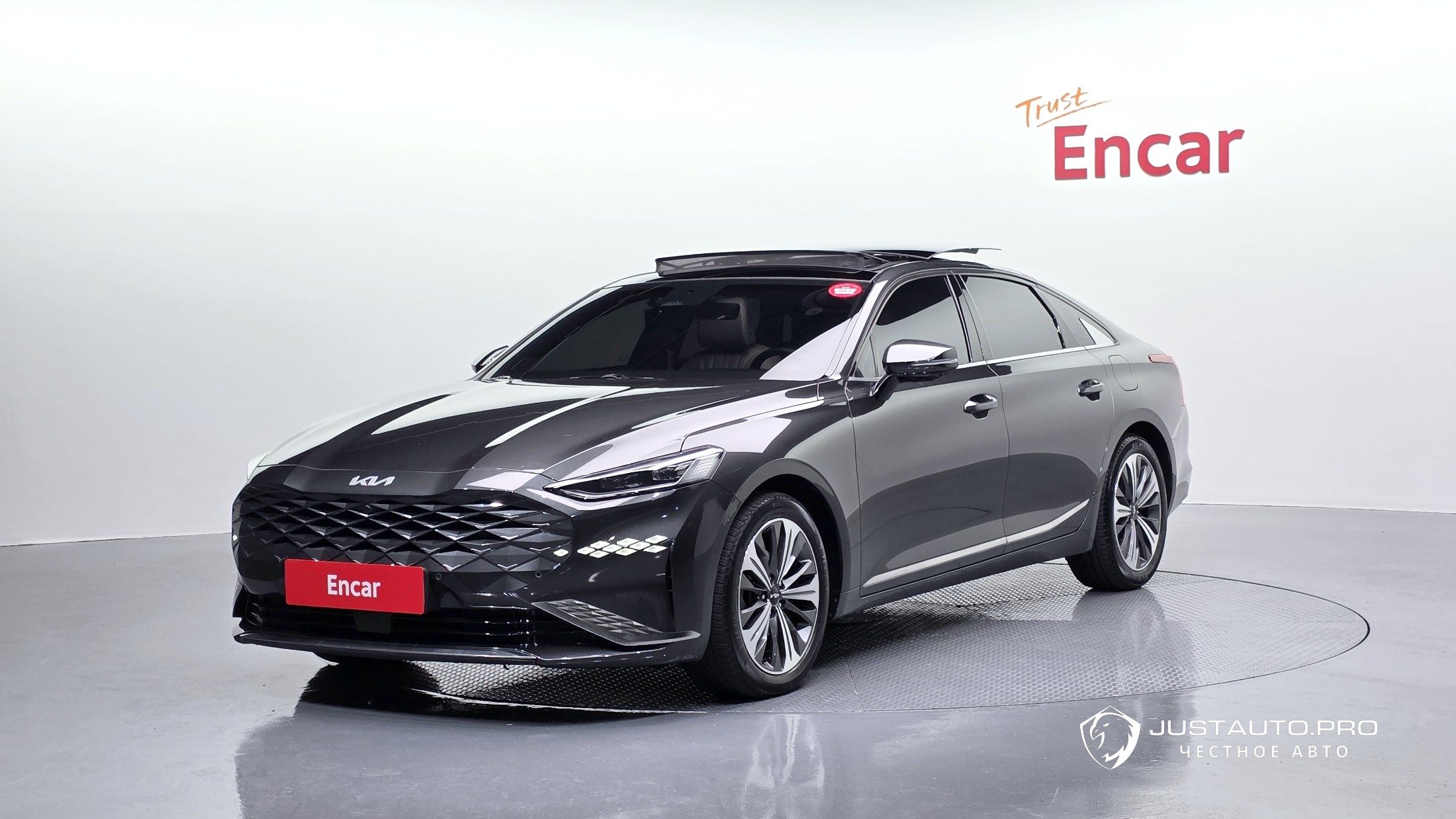 Автомобиль Kia K8