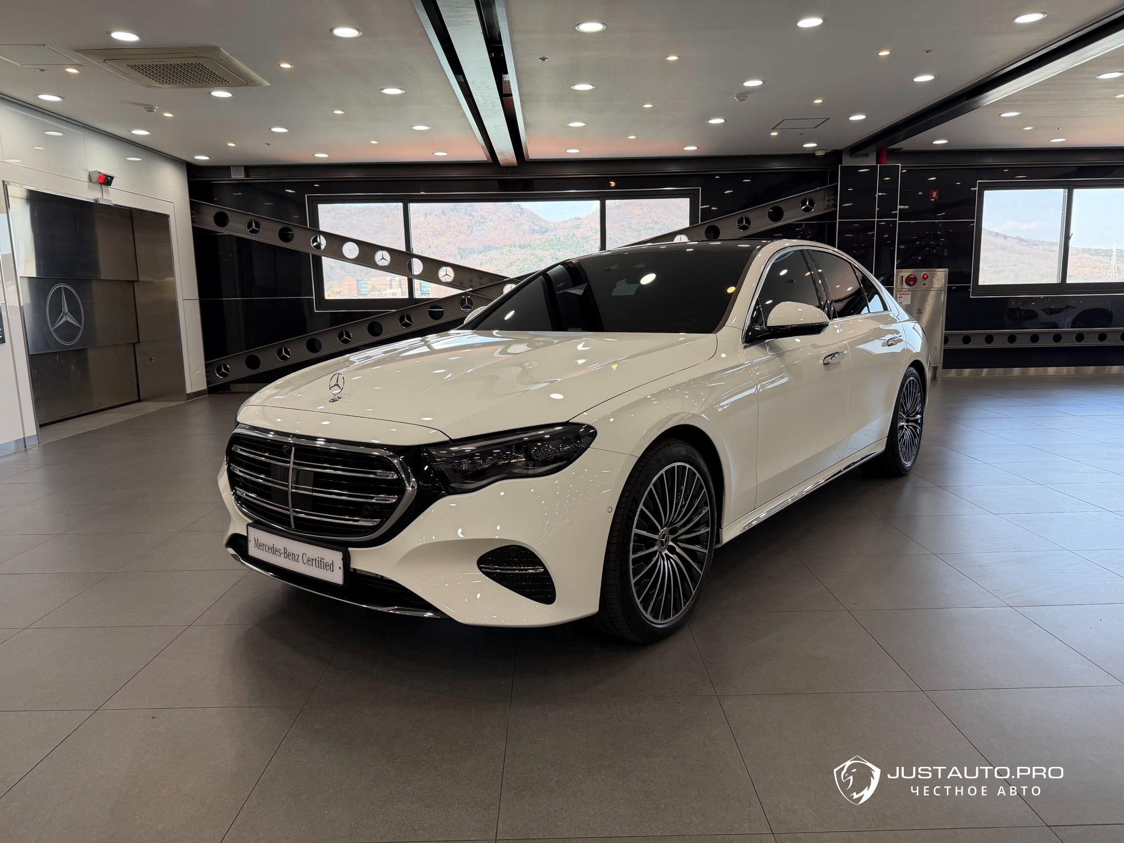 Автомобиль Mercedes-Benz E-Class