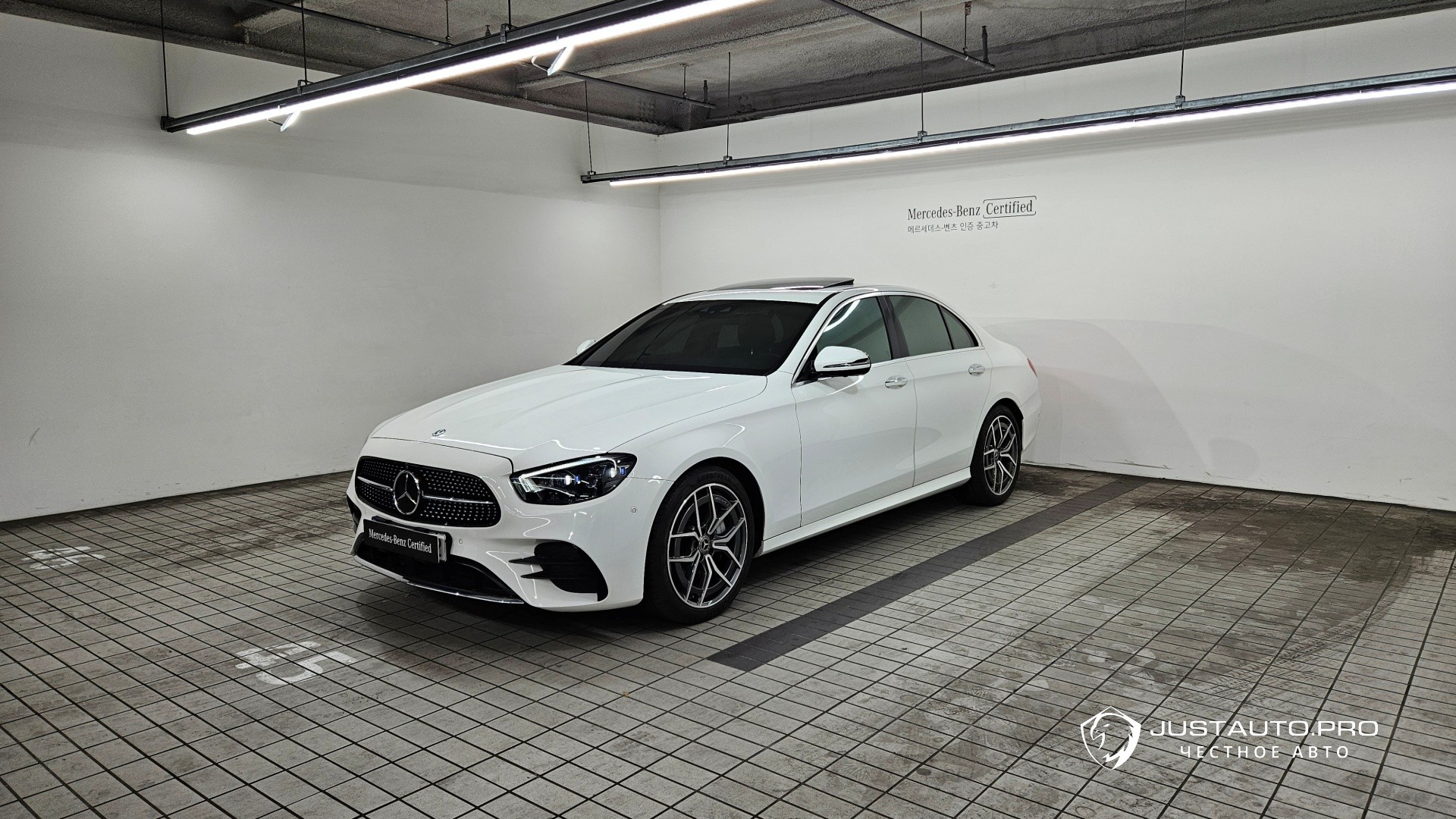 Автомобиль Mercedes-Benz E-Class