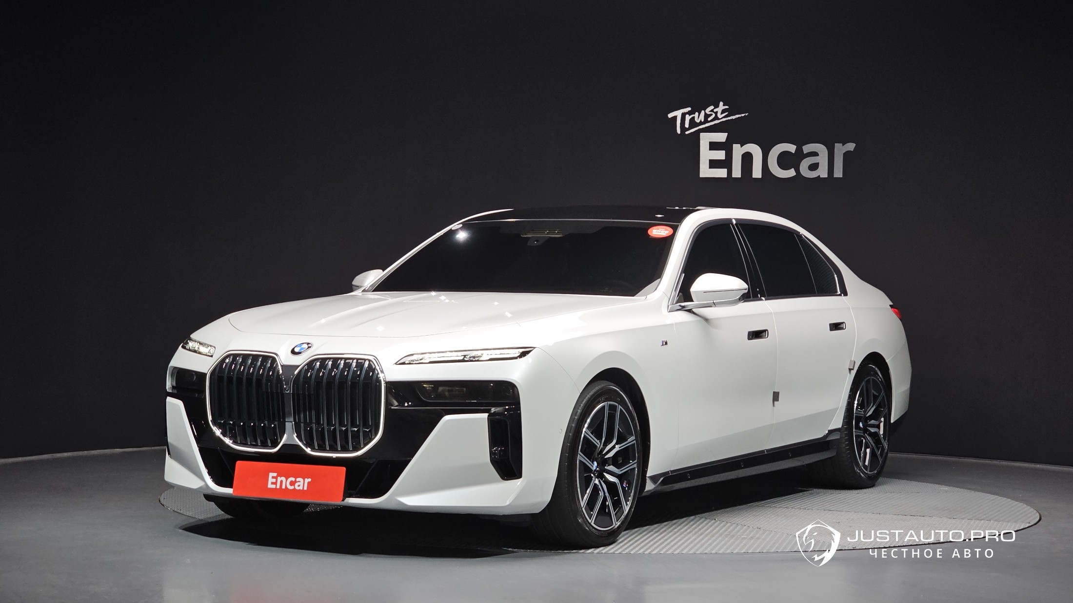 Автомобиль BMW 7-Series