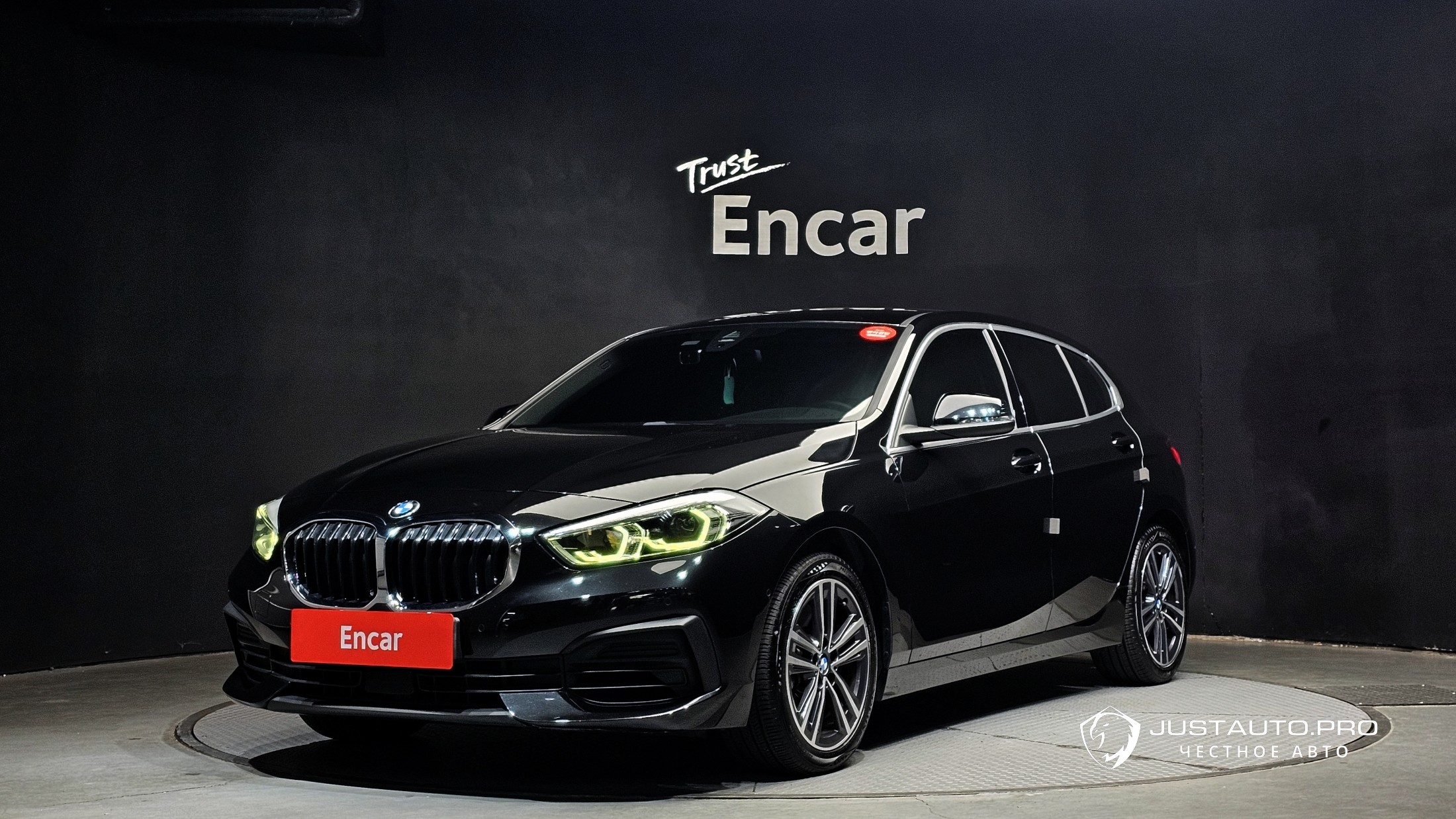 Автомобиль BMW 1-Series