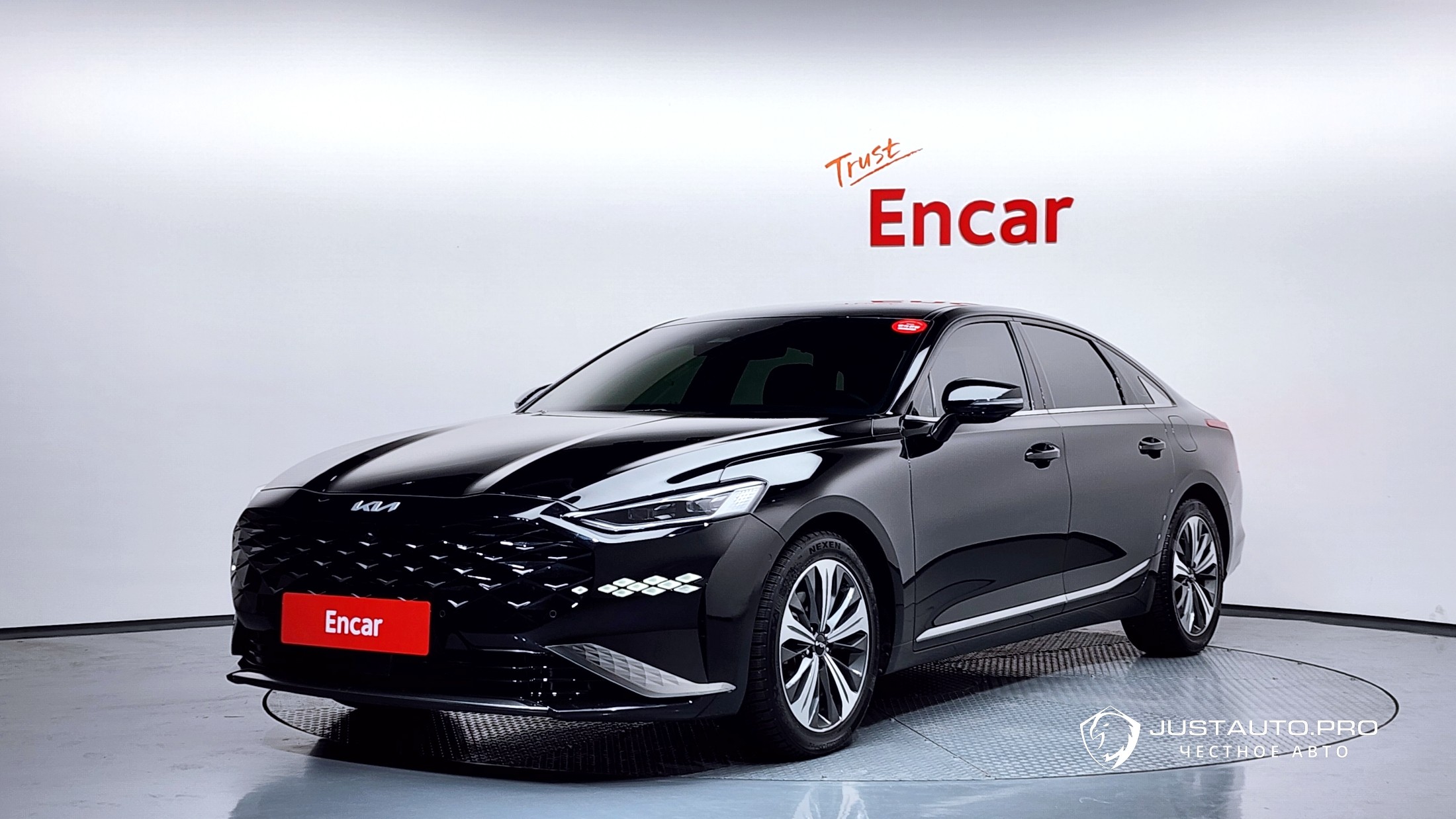 Автомобиль Kia K8