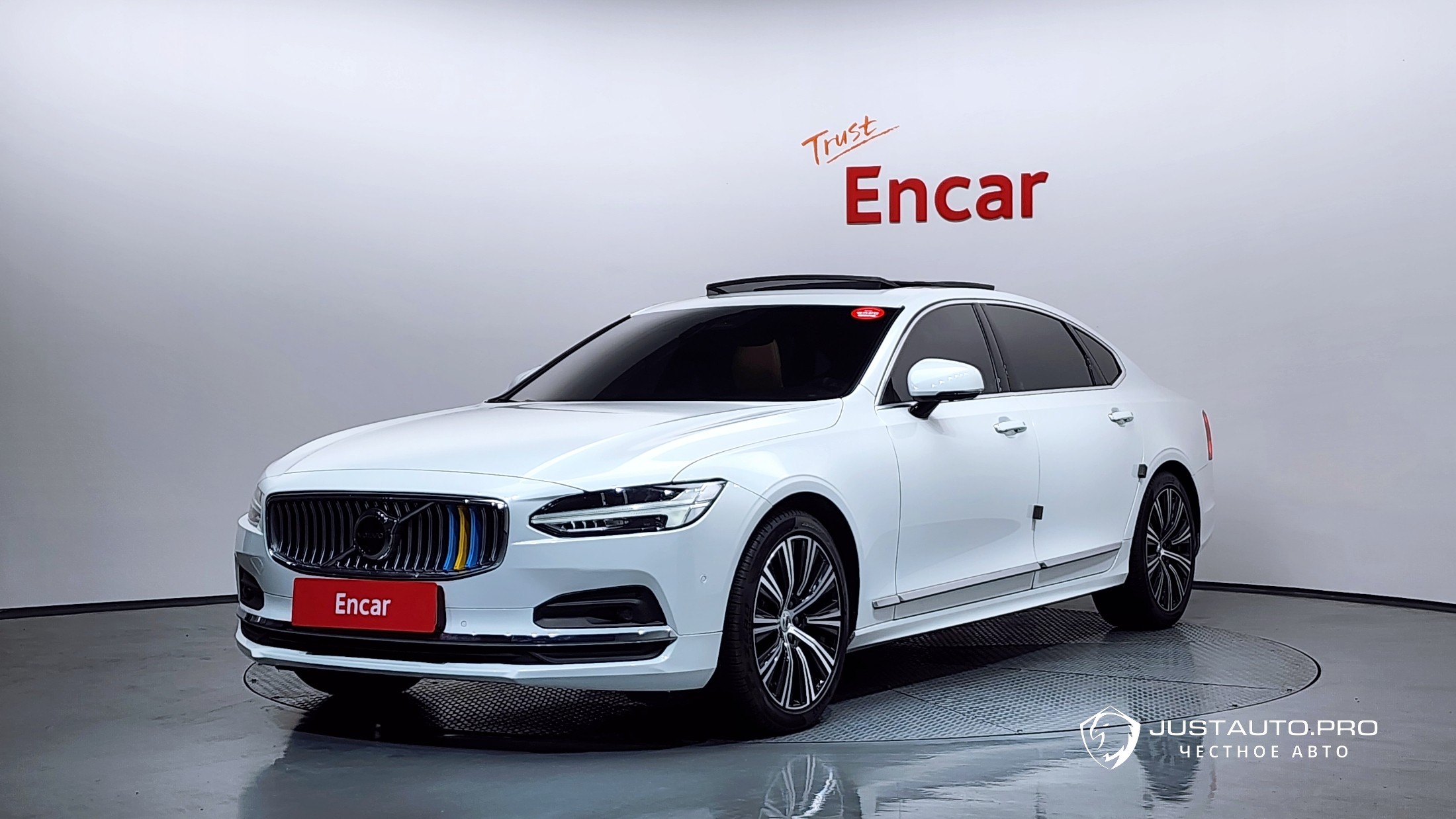 Автомобиль Volvo S90