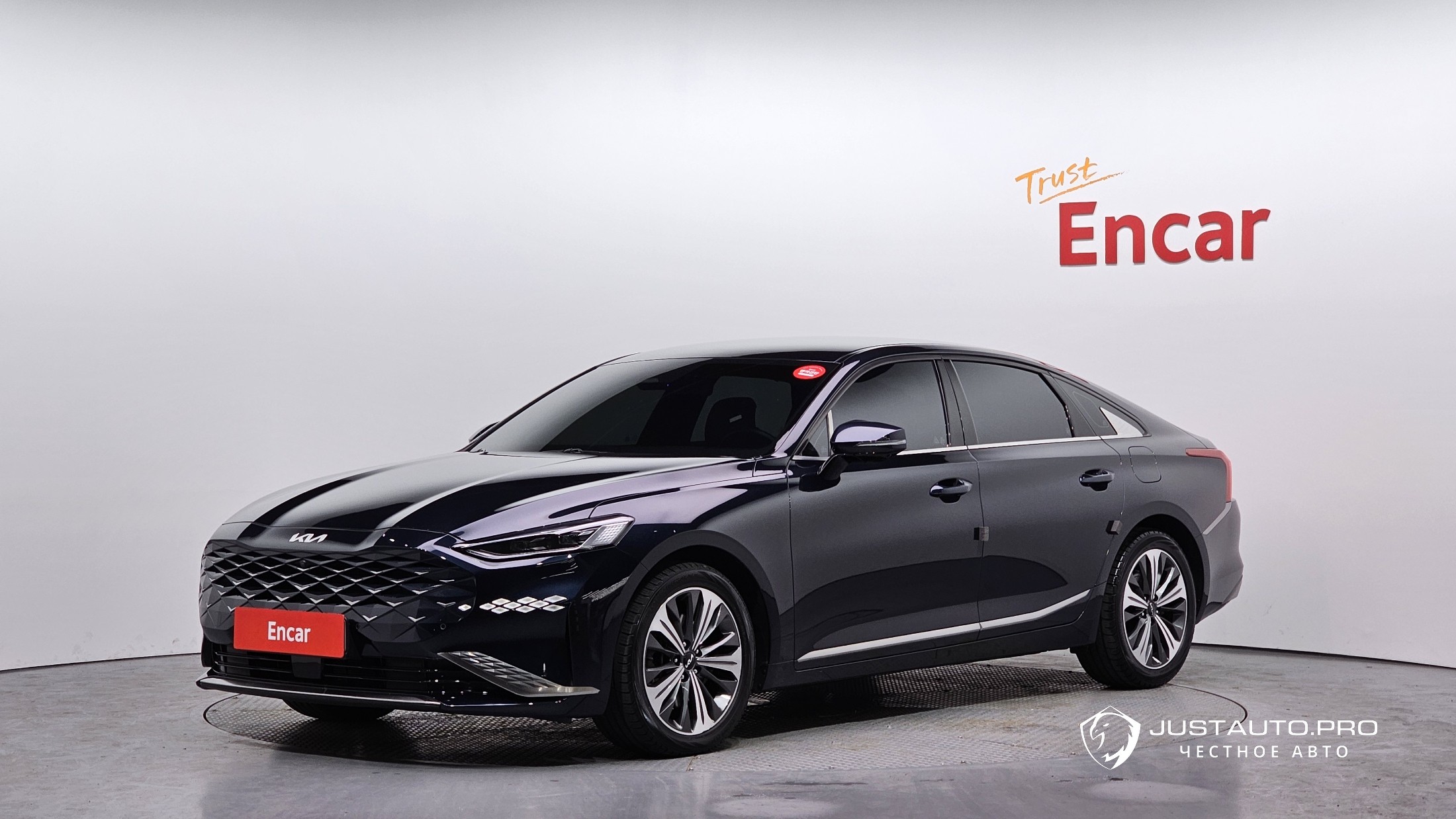 Автомобиль Kia K8
