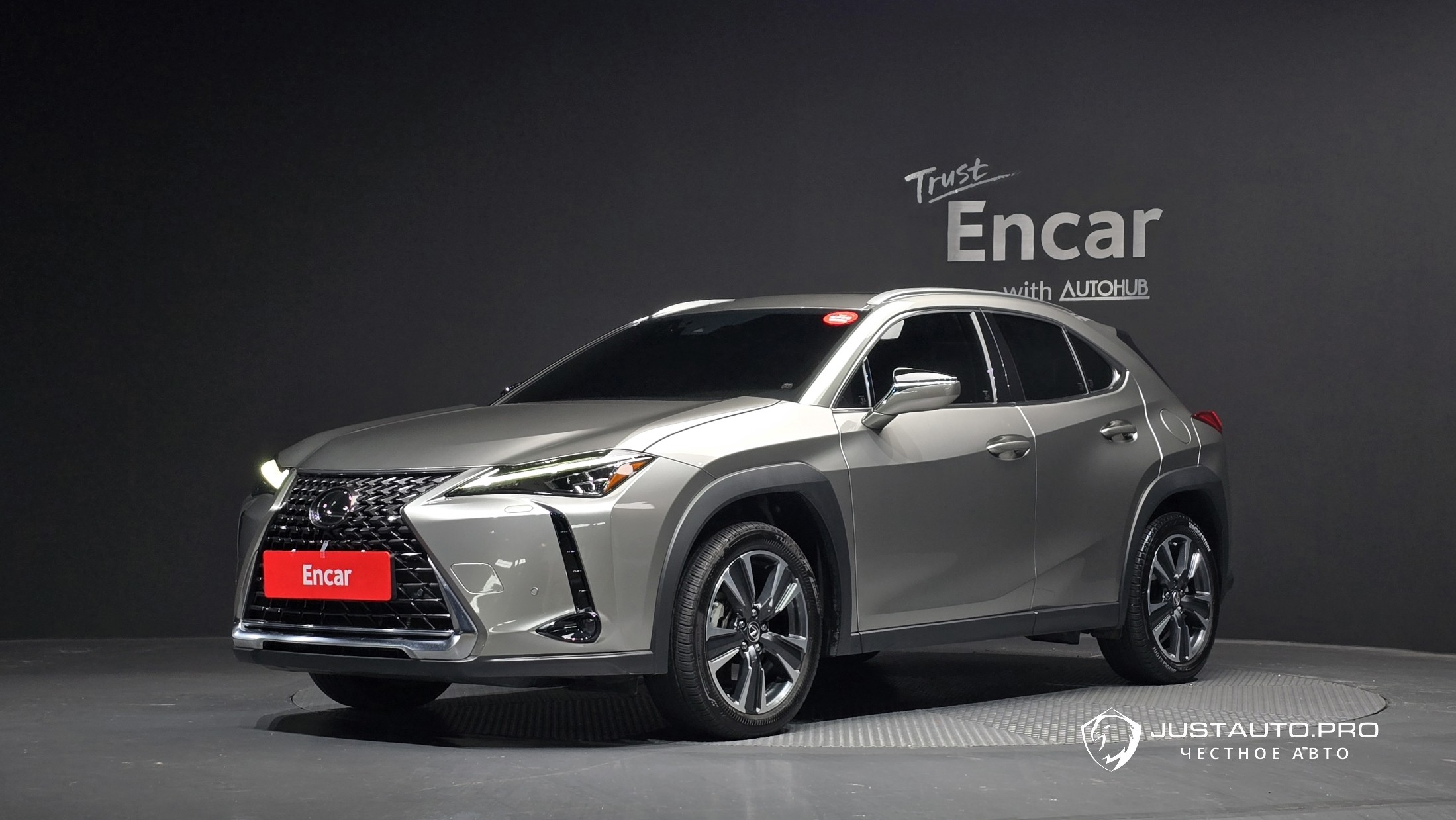 Автомобиль Lexus UX