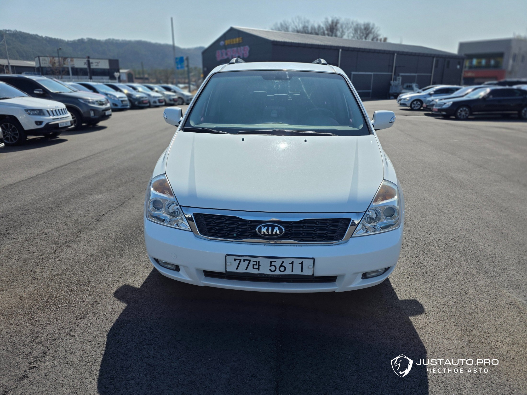 Автомобиль Kia Canival