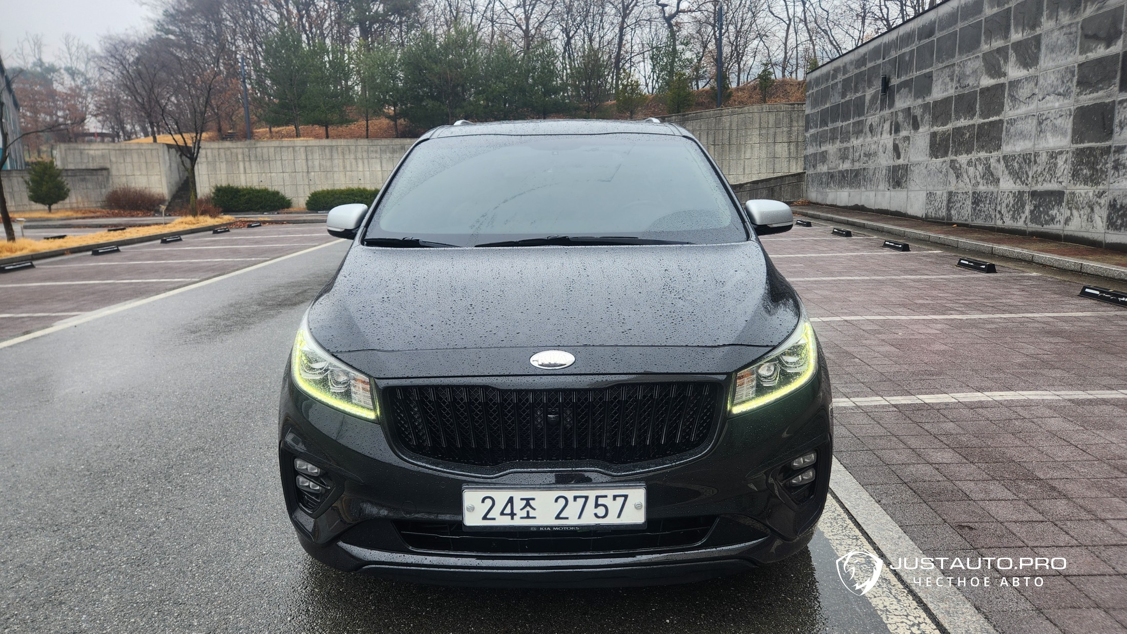 Автомобиль Kia Canival