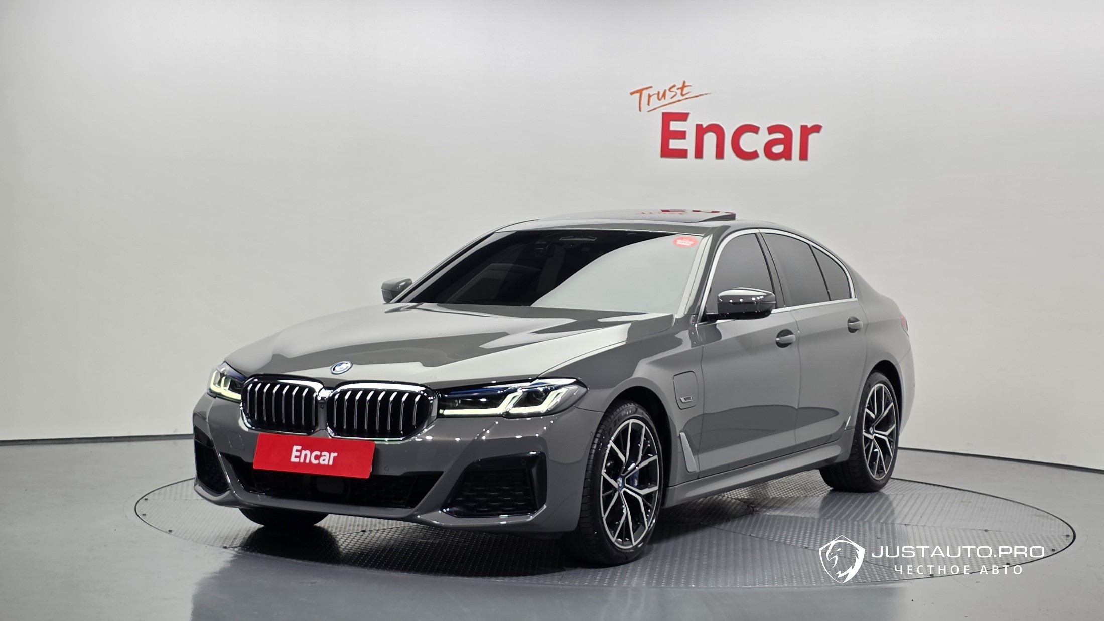 Автомобиль BMW 5-Series