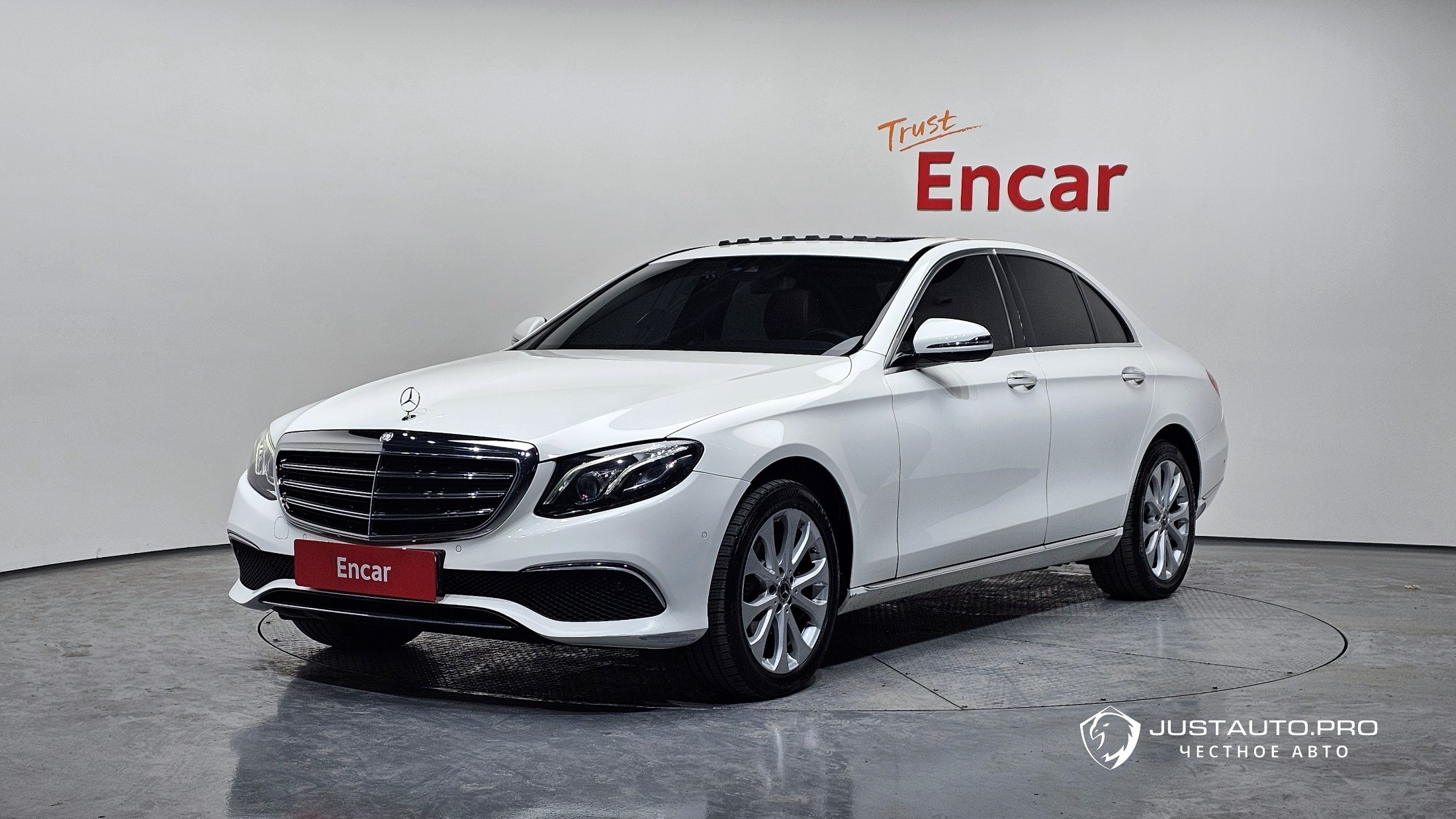 Автомобиль Mercedes-Benz E-Class