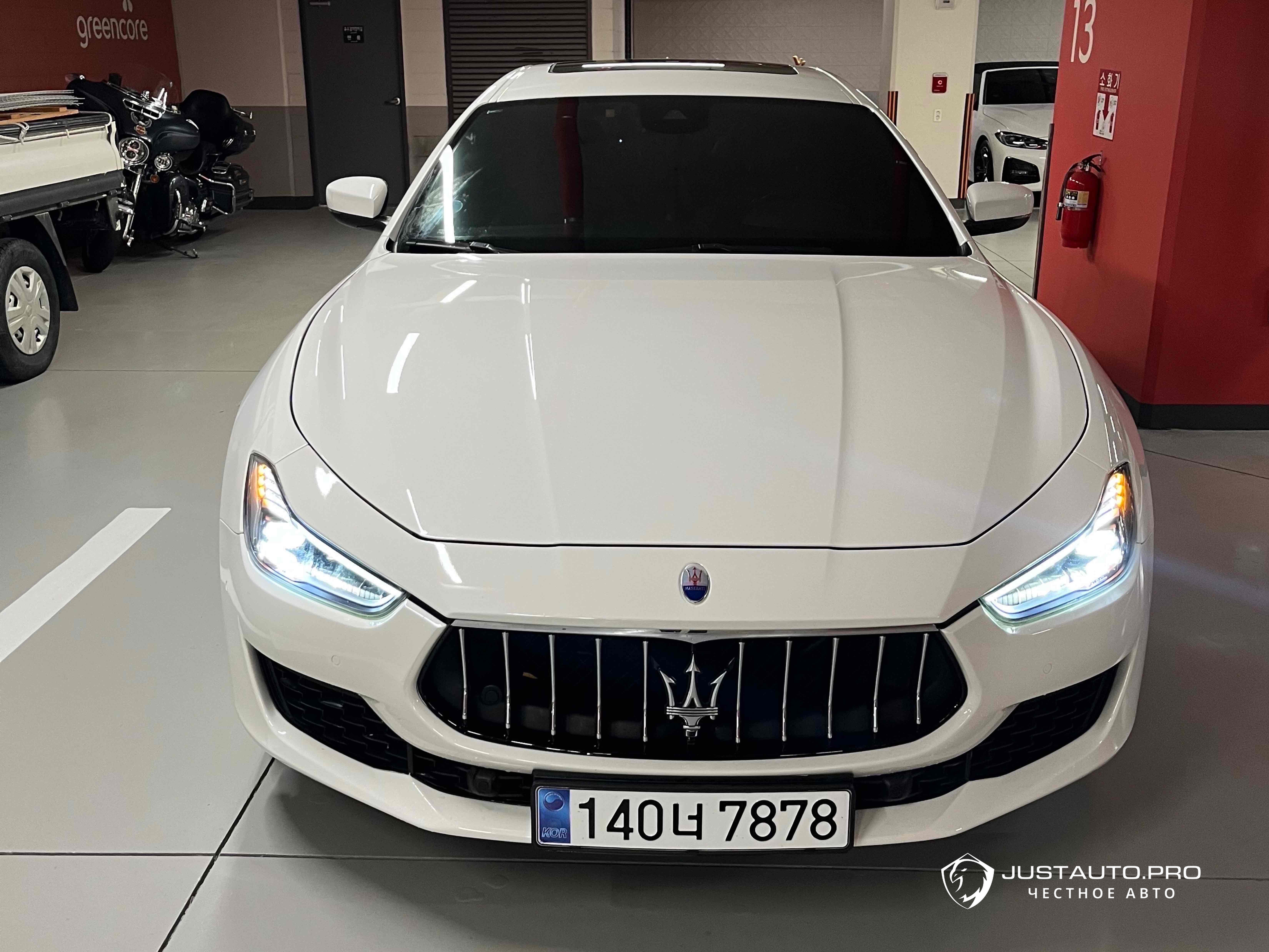 Автомобиль Maserati Ghibli