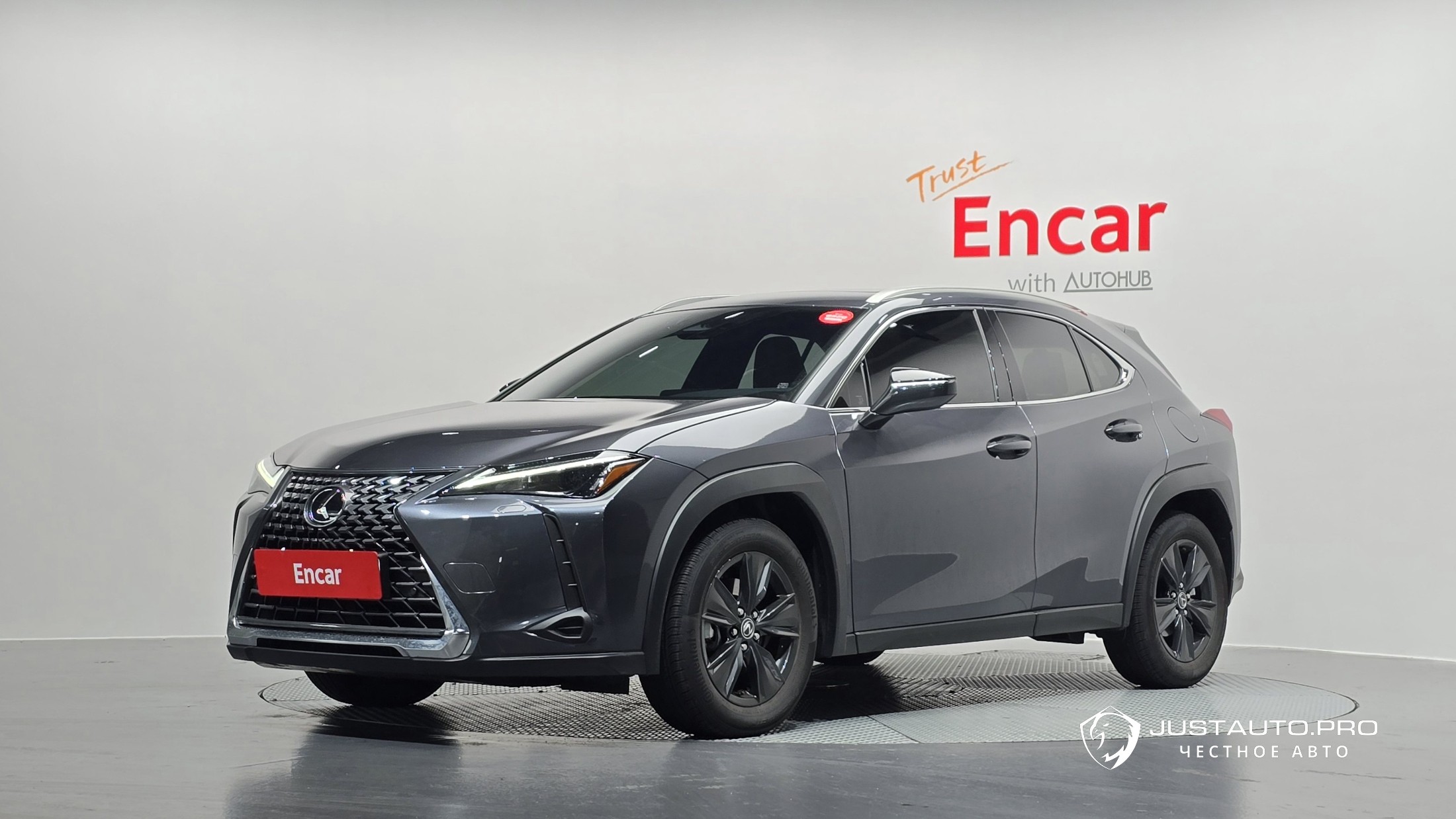 Автомобиль Lexus UX