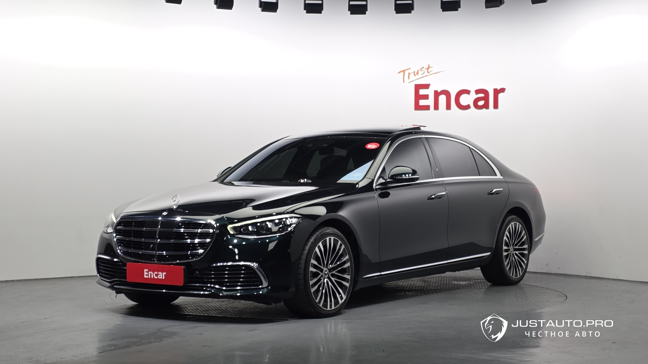 Автомобиль Mercedes-Benz S-Class