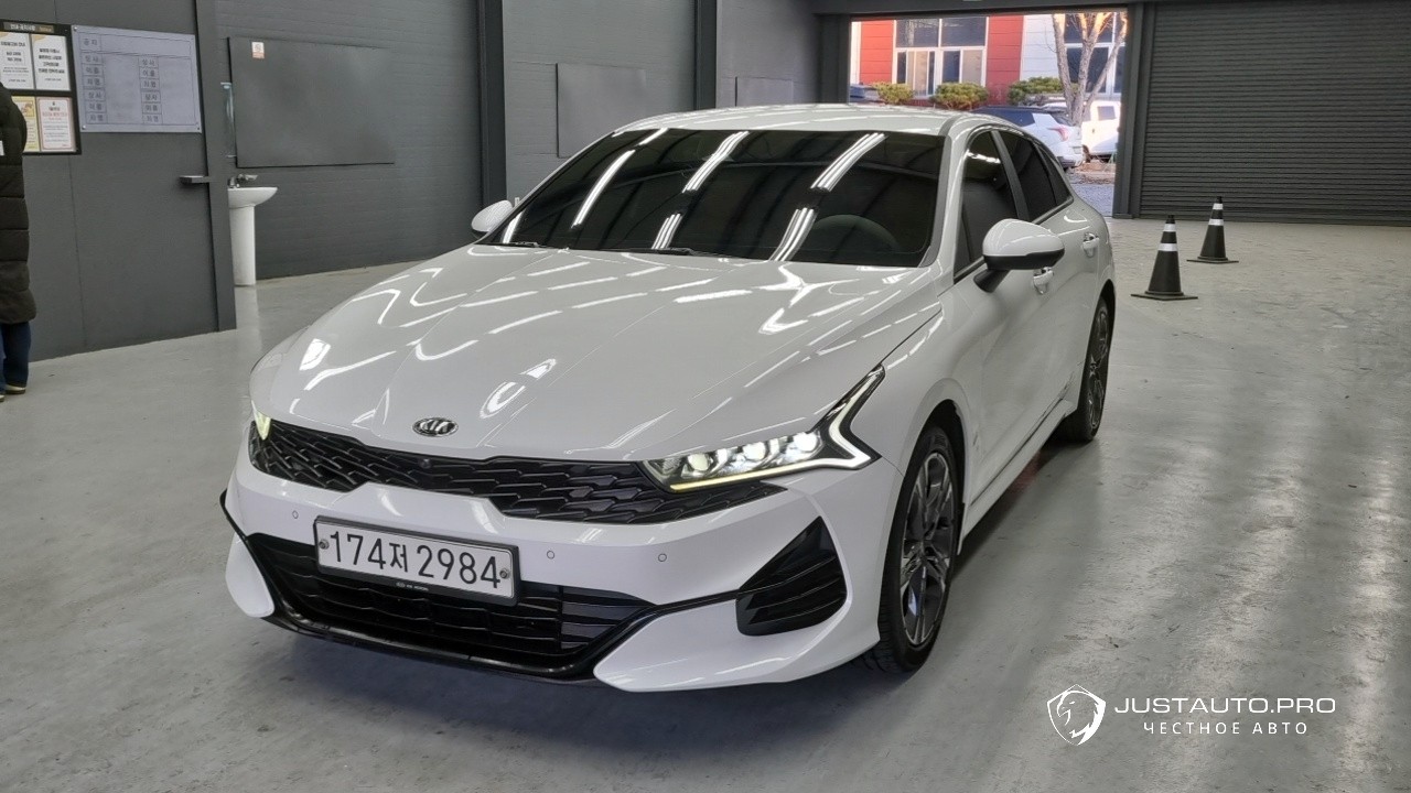 Автомобиль Kia K5