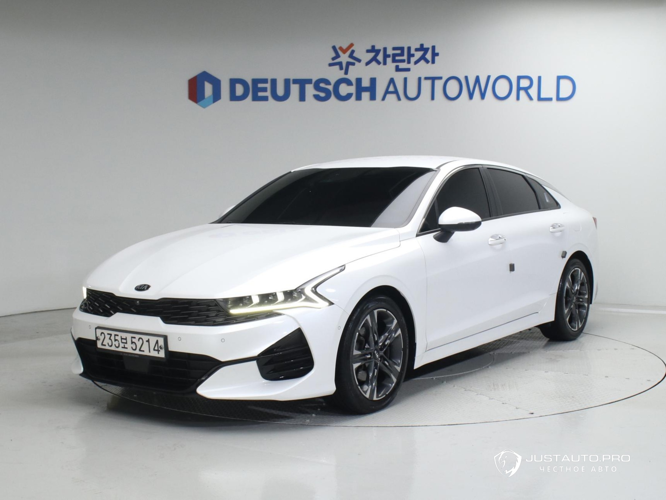 Автомобиль Kia K5