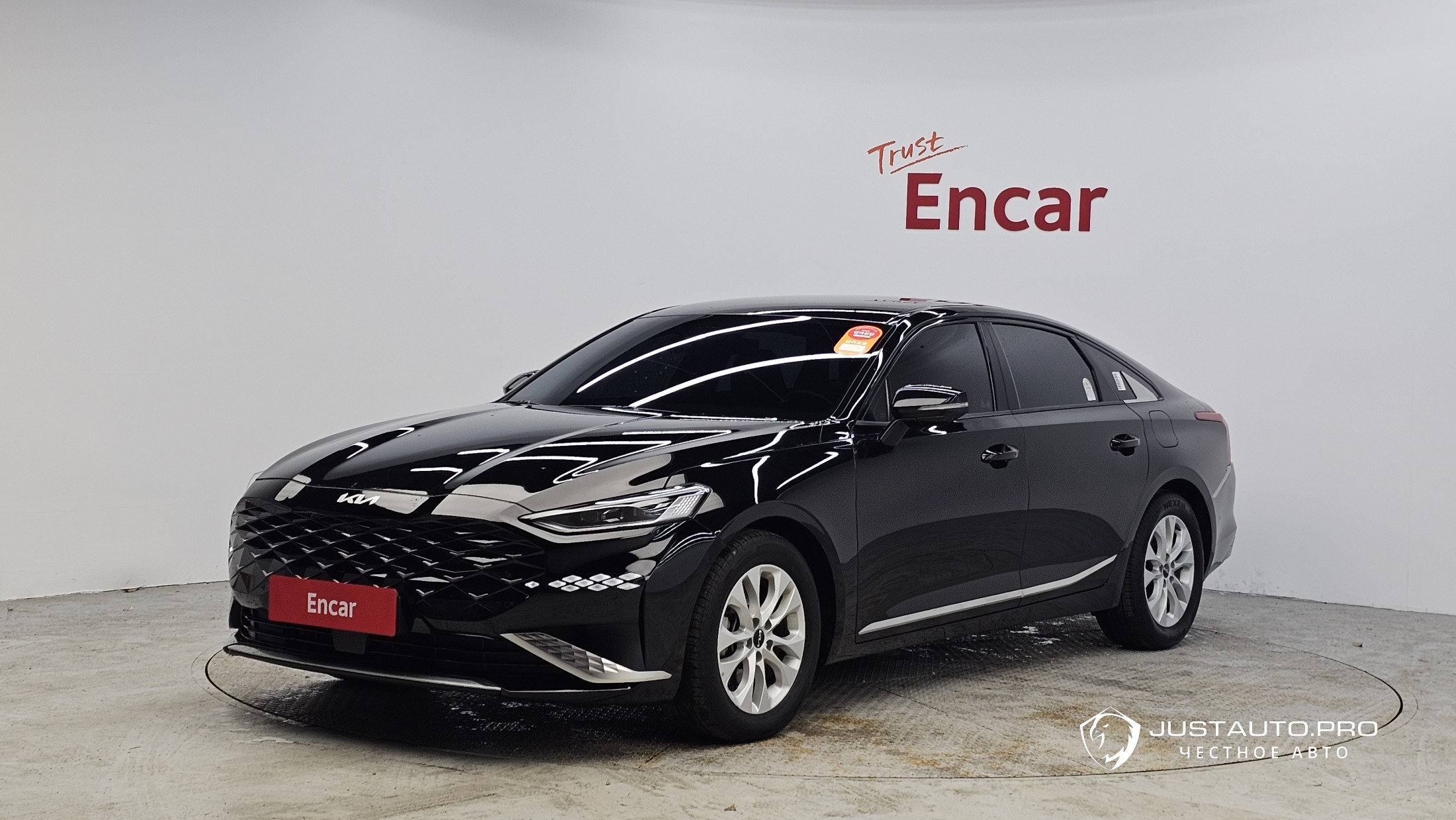 Автомобиль Kia K8