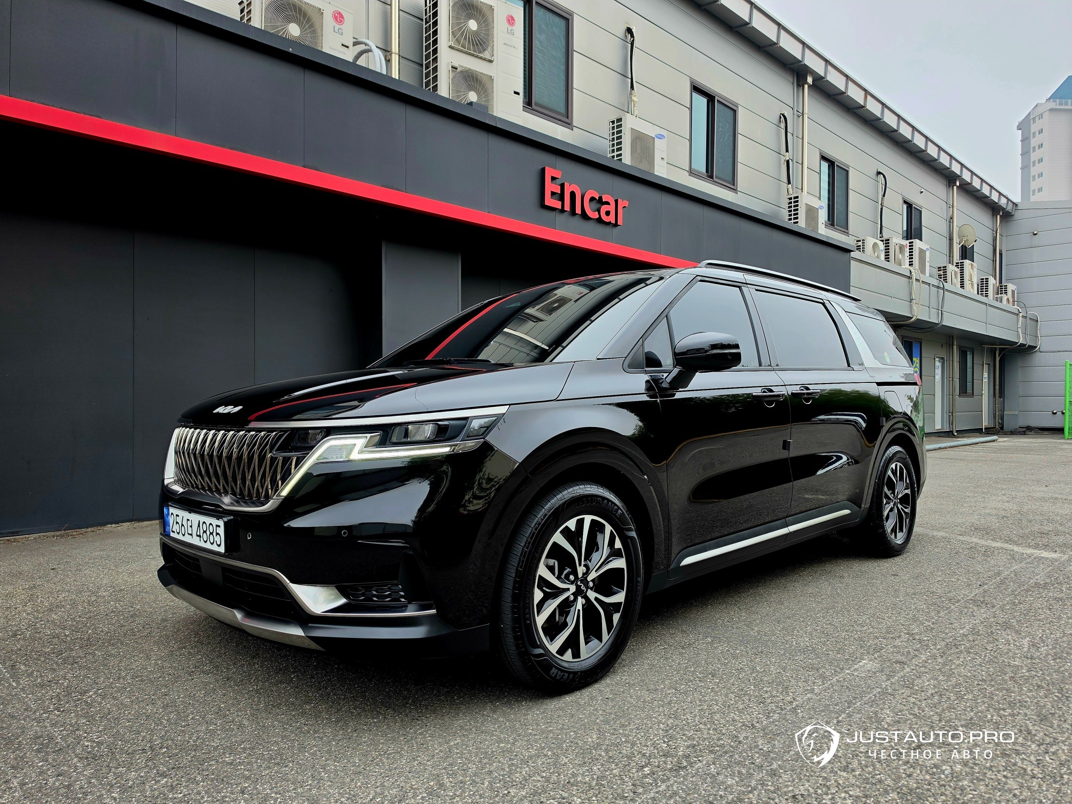 Автомобиль Kia Canival