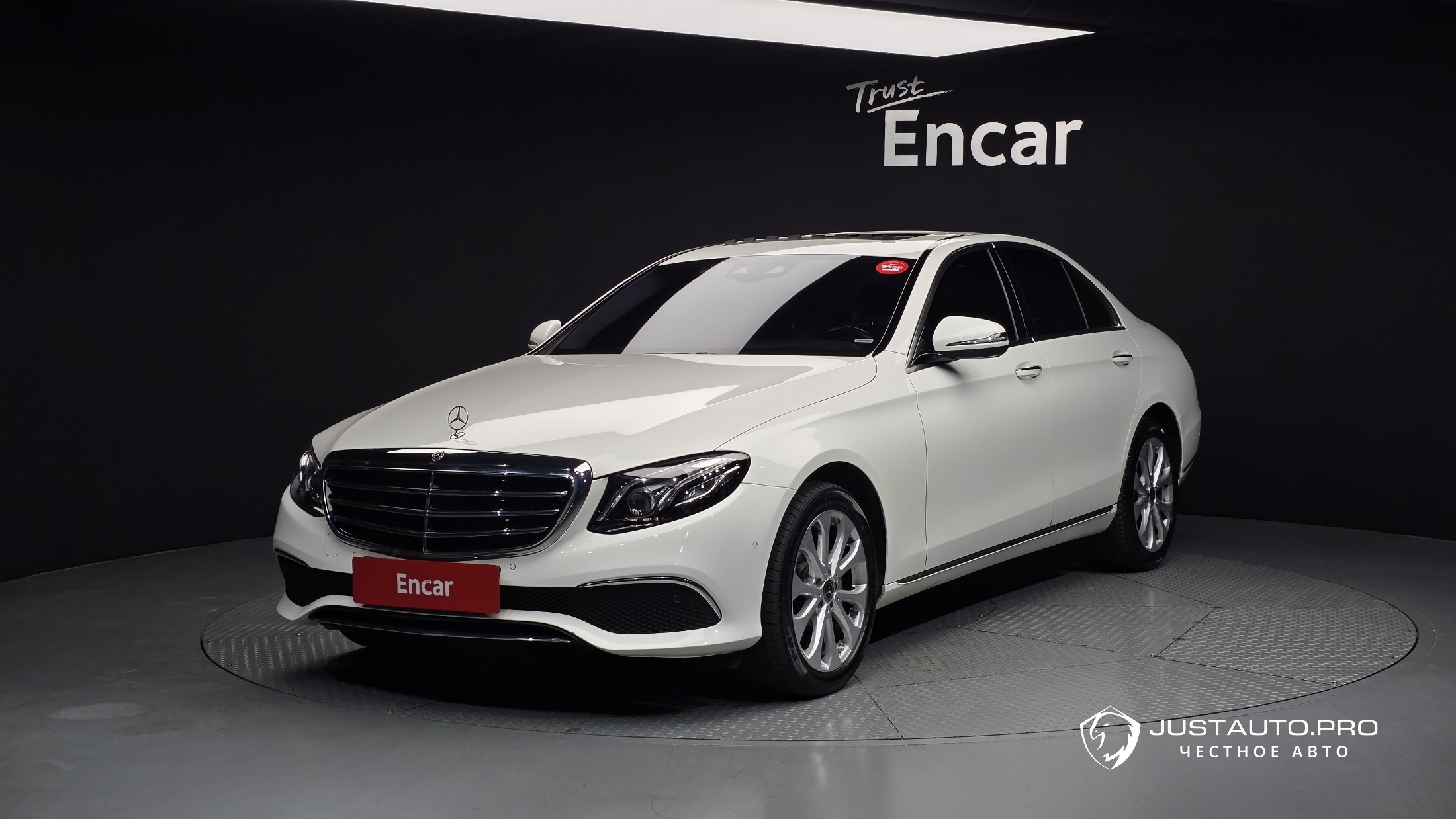 Автомобиль Mercedes-Benz E-Class