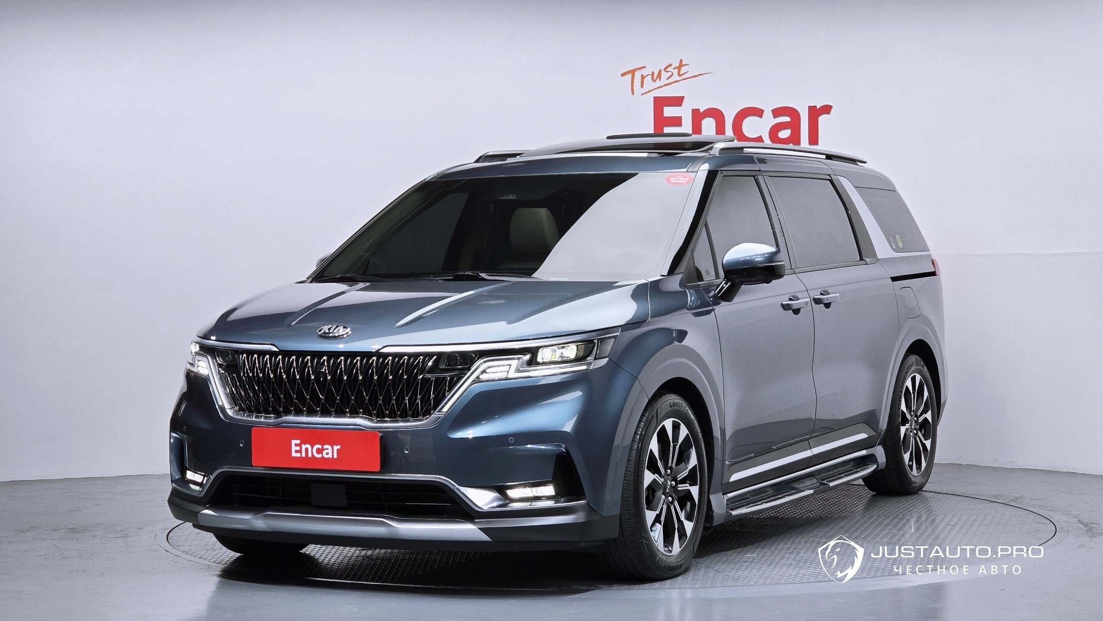 Автомобиль Kia Canival