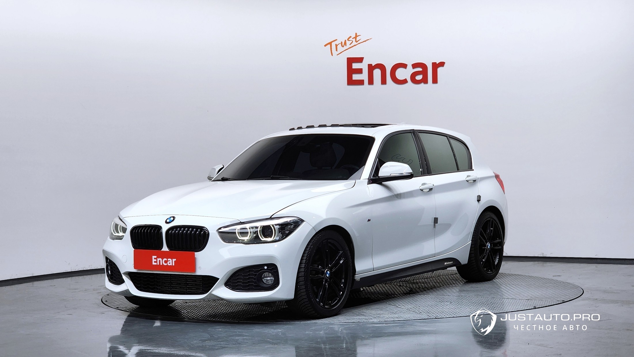 Автомобиль BMW 1-Series