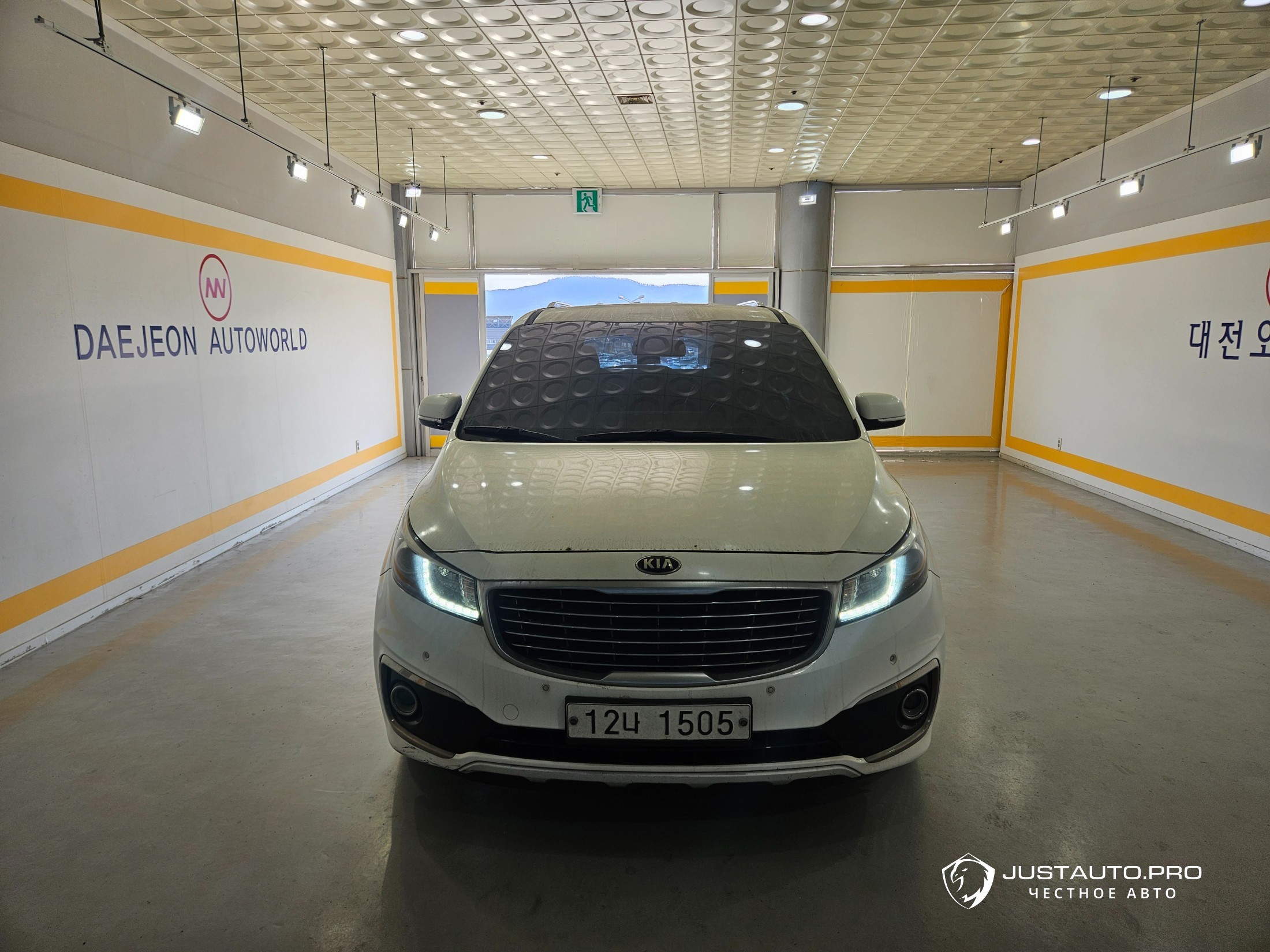 Автомобиль Kia Canival
