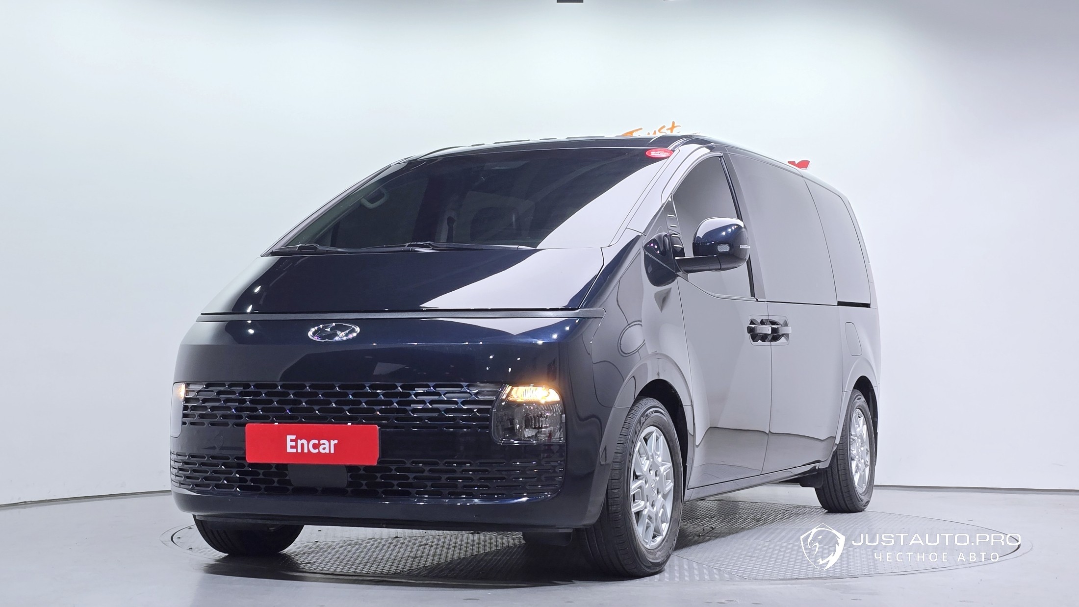 Автомобиль Hyundai Staria